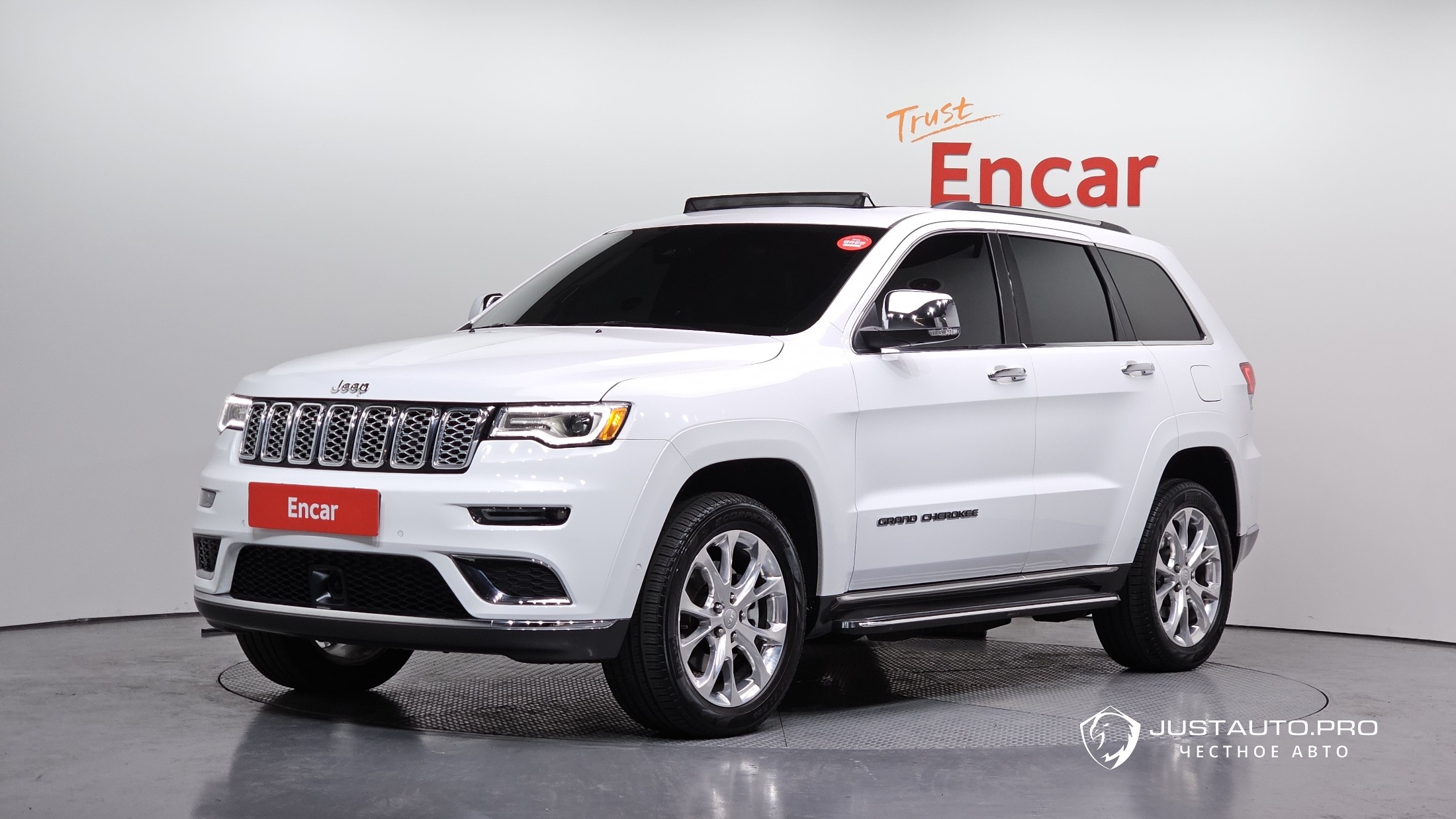 Автомобиль Jeep Cherokee
