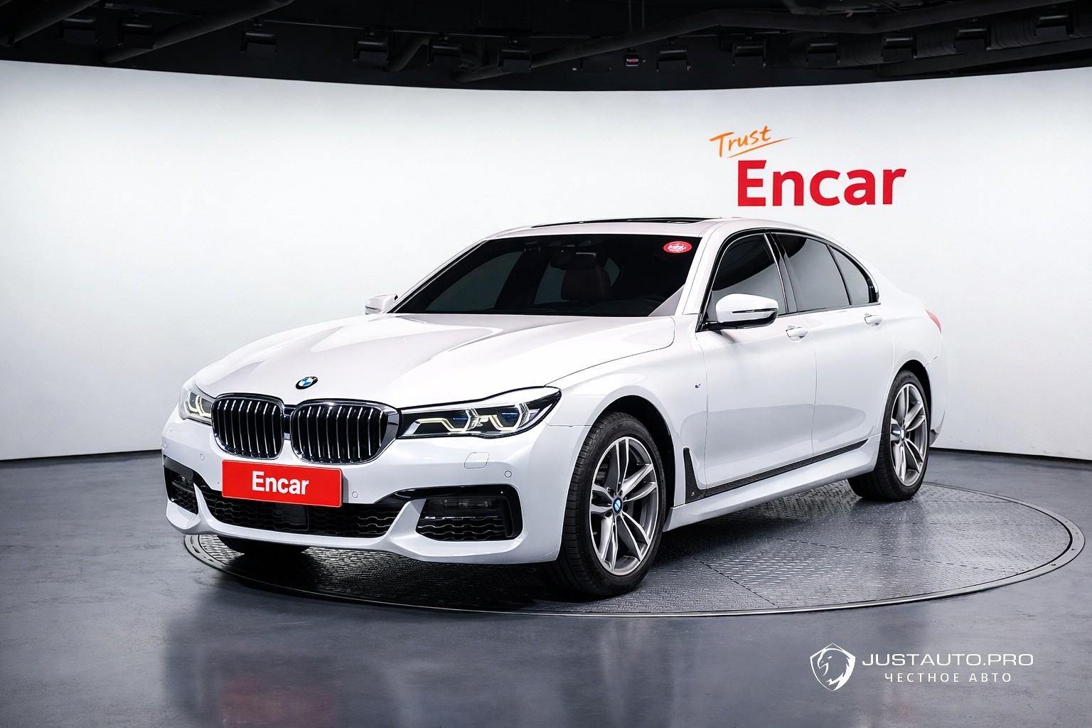 Автомобиль BMW 7-Series