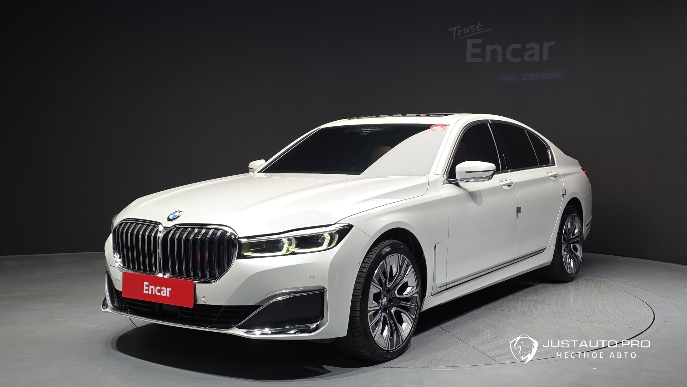Автомобиль BMW 7-Series