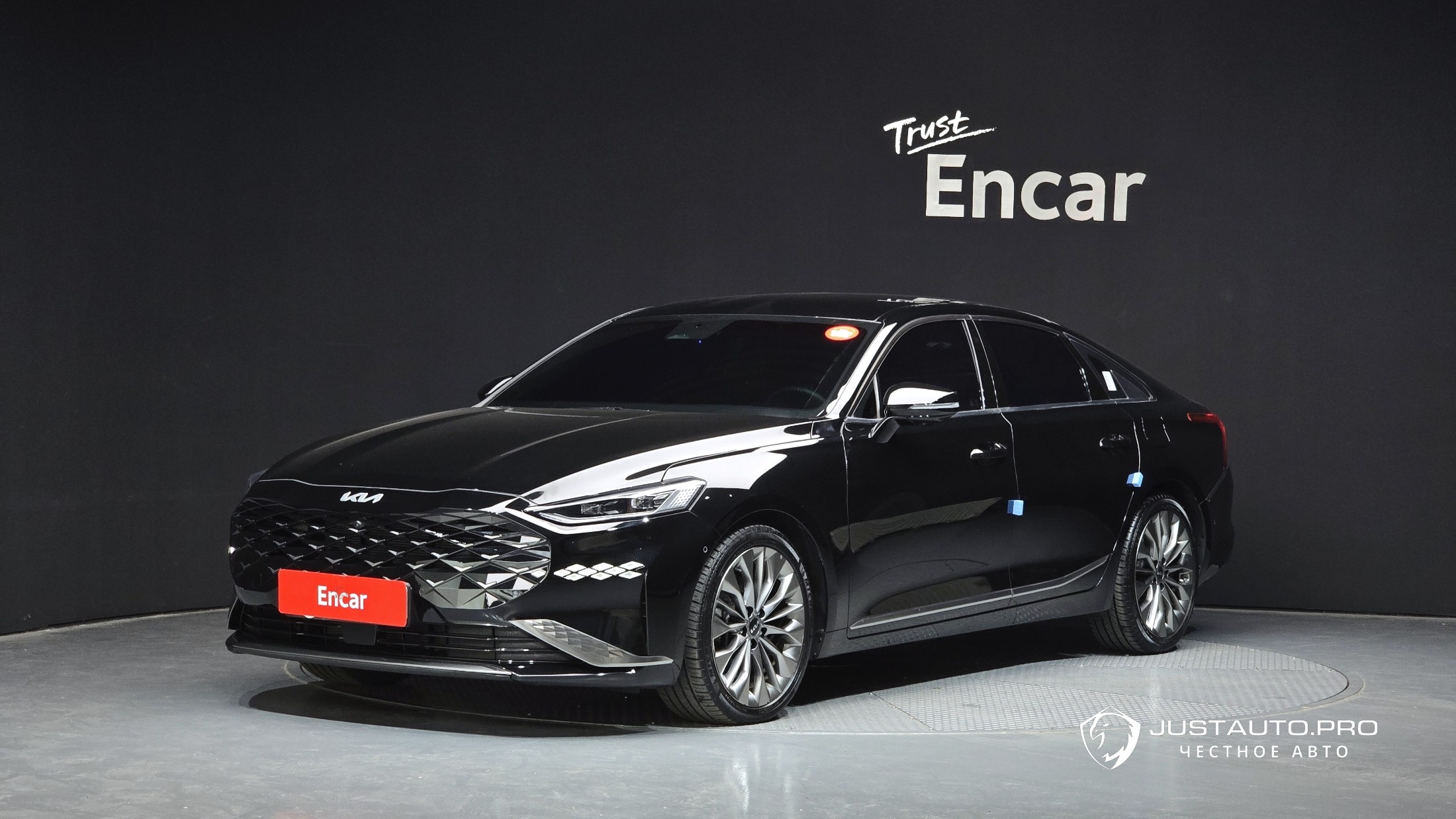 Автомобиль Kia K8