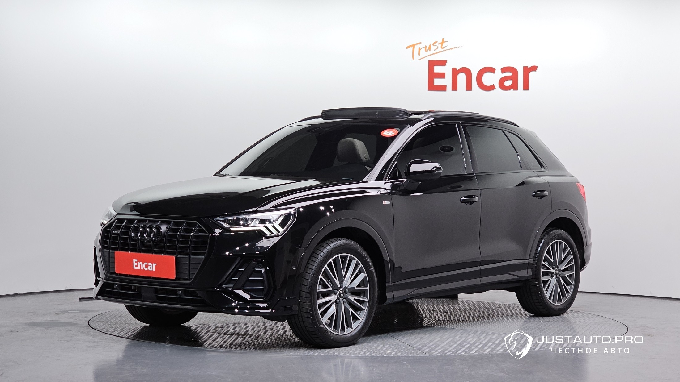 Автомобиль Audi Q3