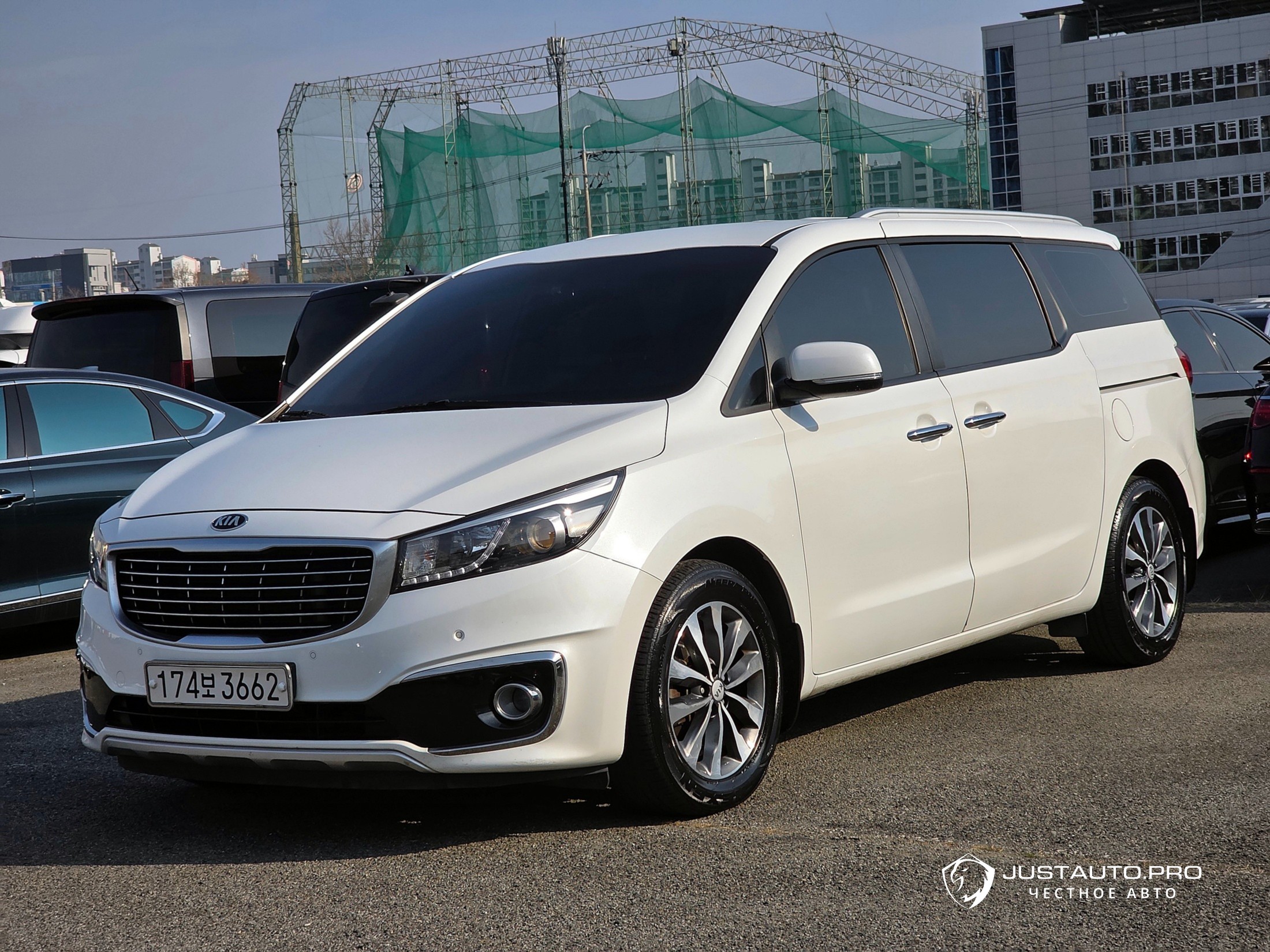 Автомобиль Kia Canival