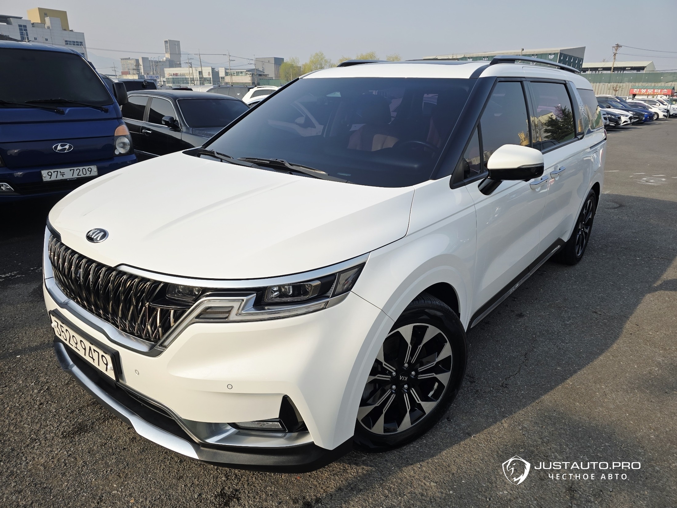 Автомобиль Kia Canival
