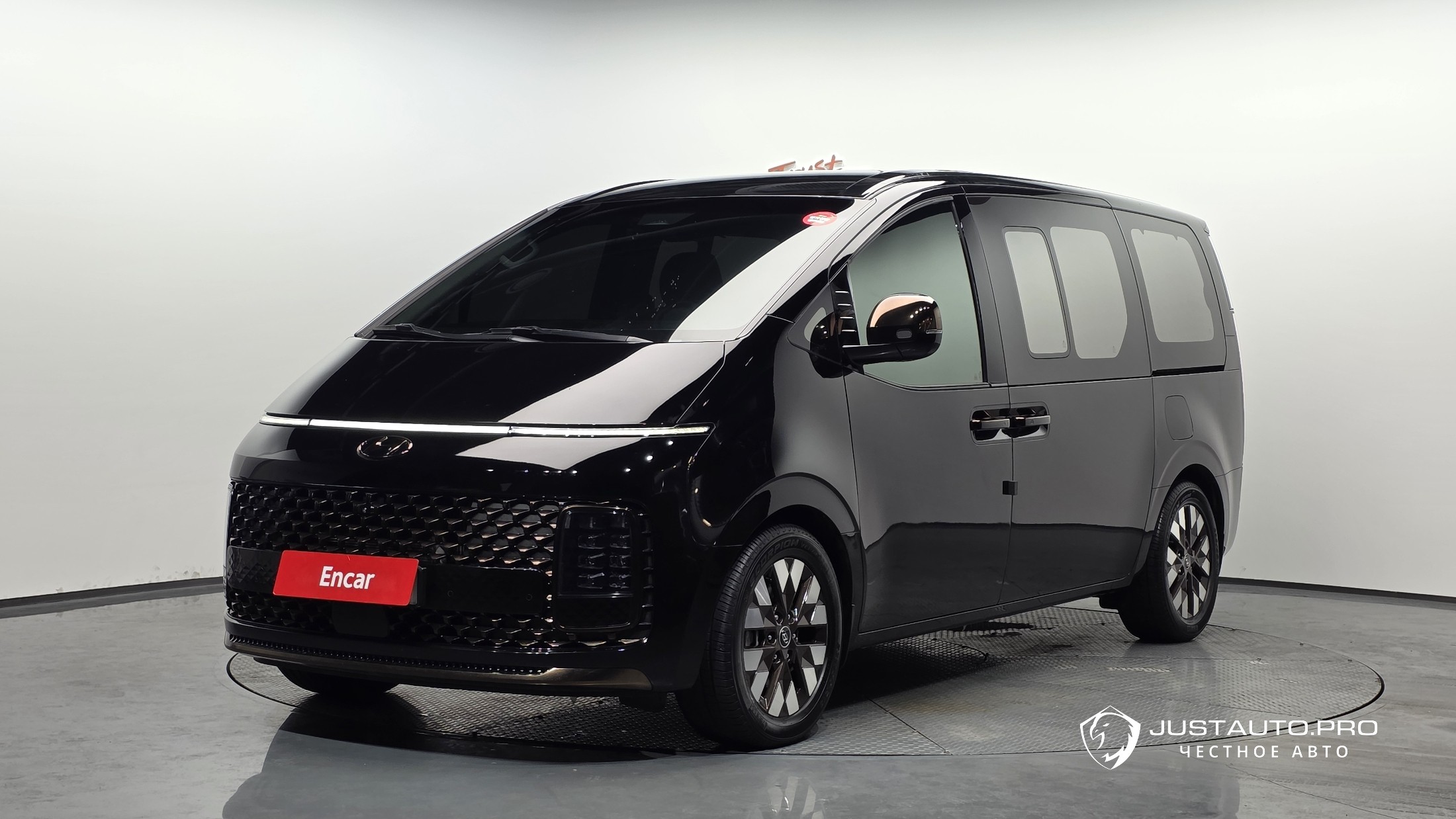 Автомобиль Hyundai Staria