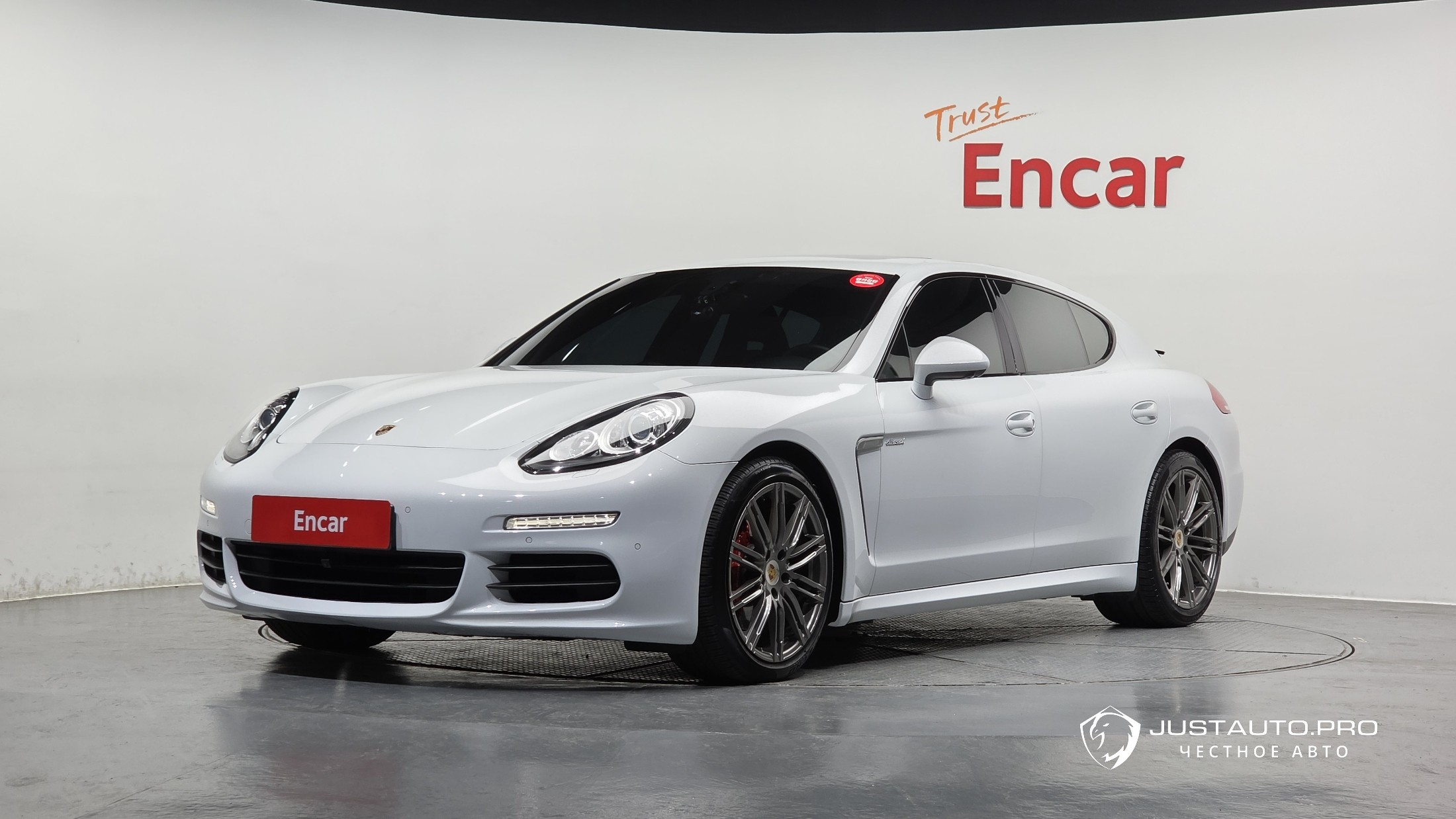 Автомобиль Porsche Panamera