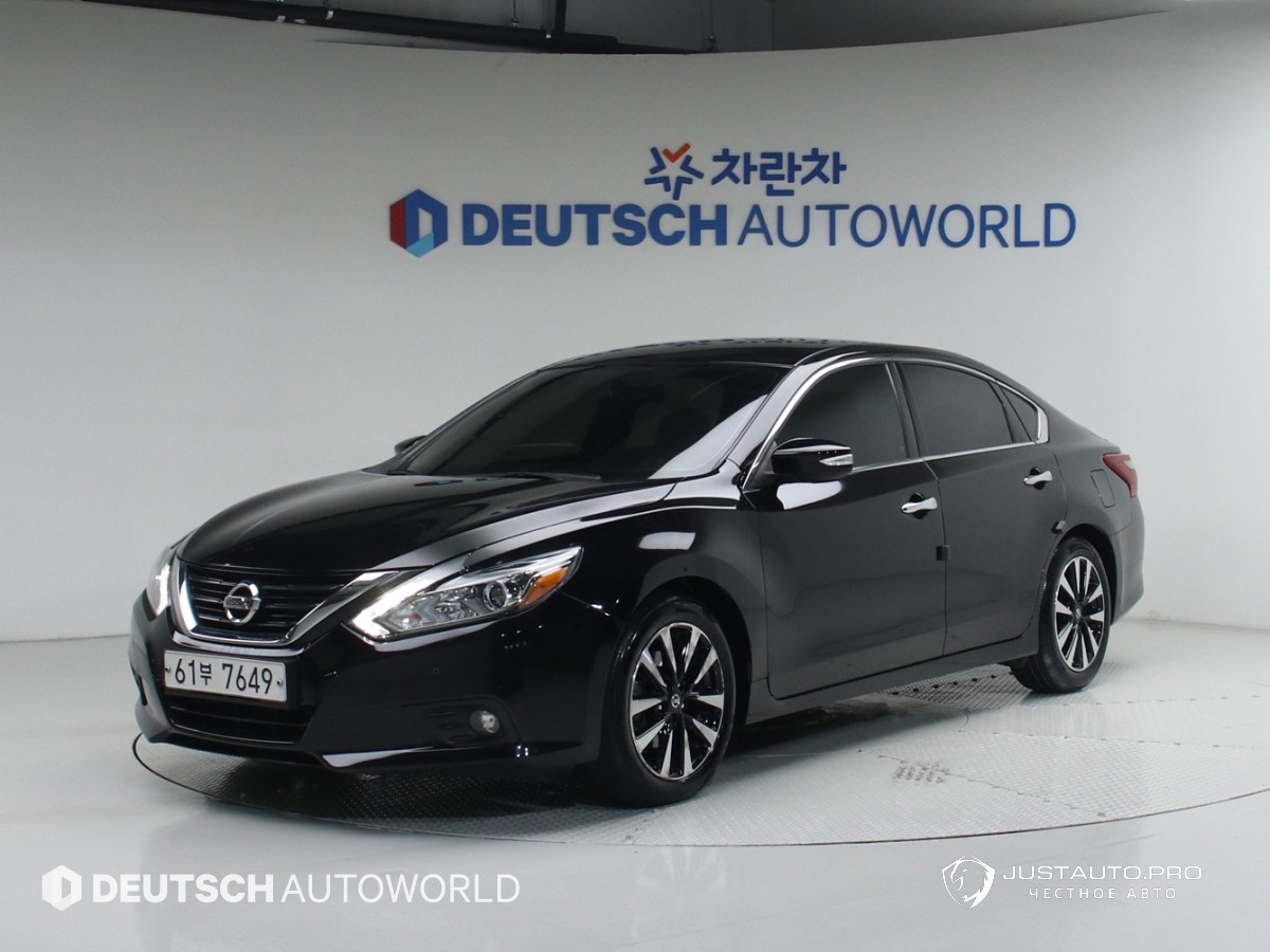 Автомобиль Nissan Altima