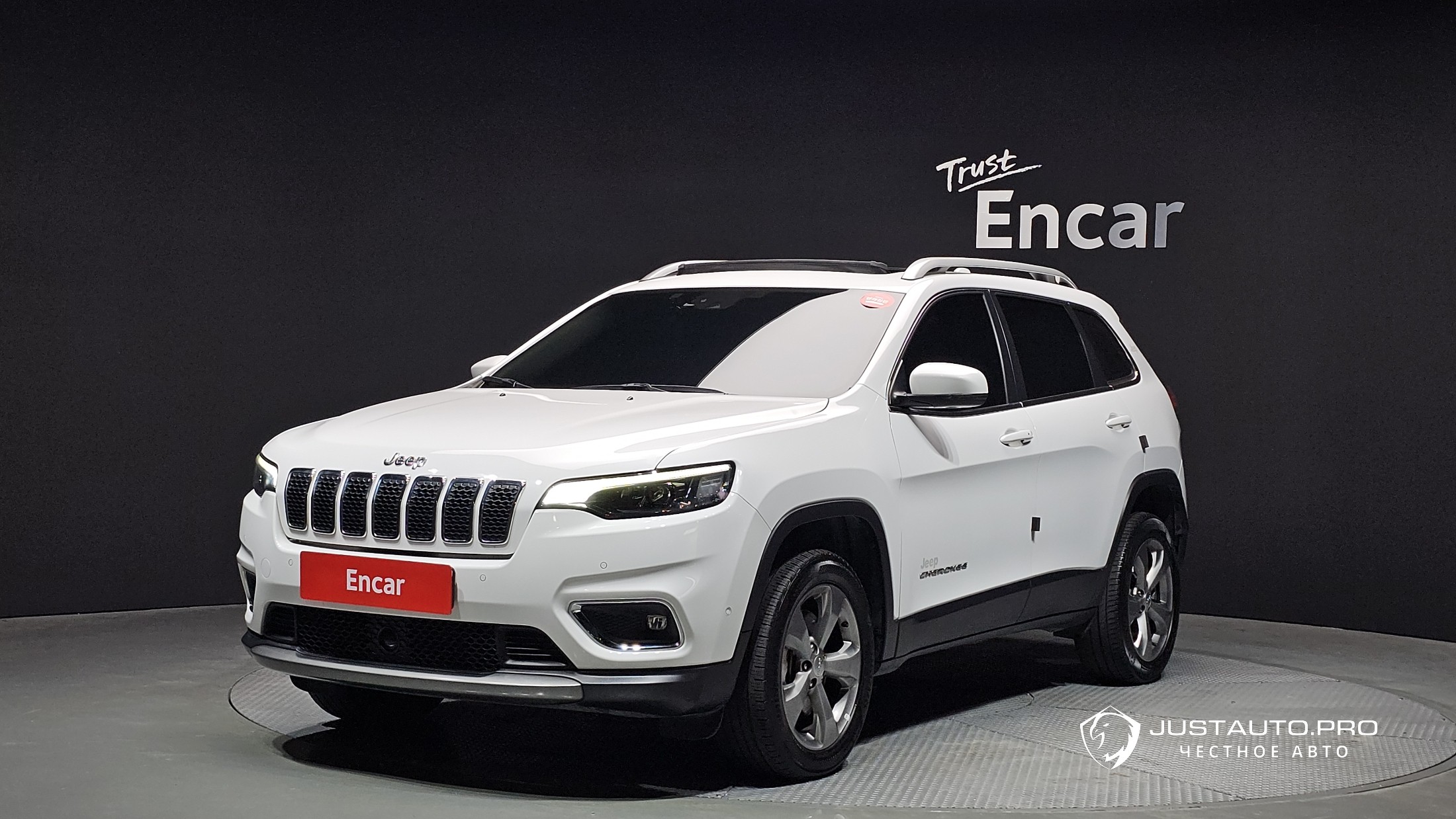 Автомобиль Jeep Cherokee