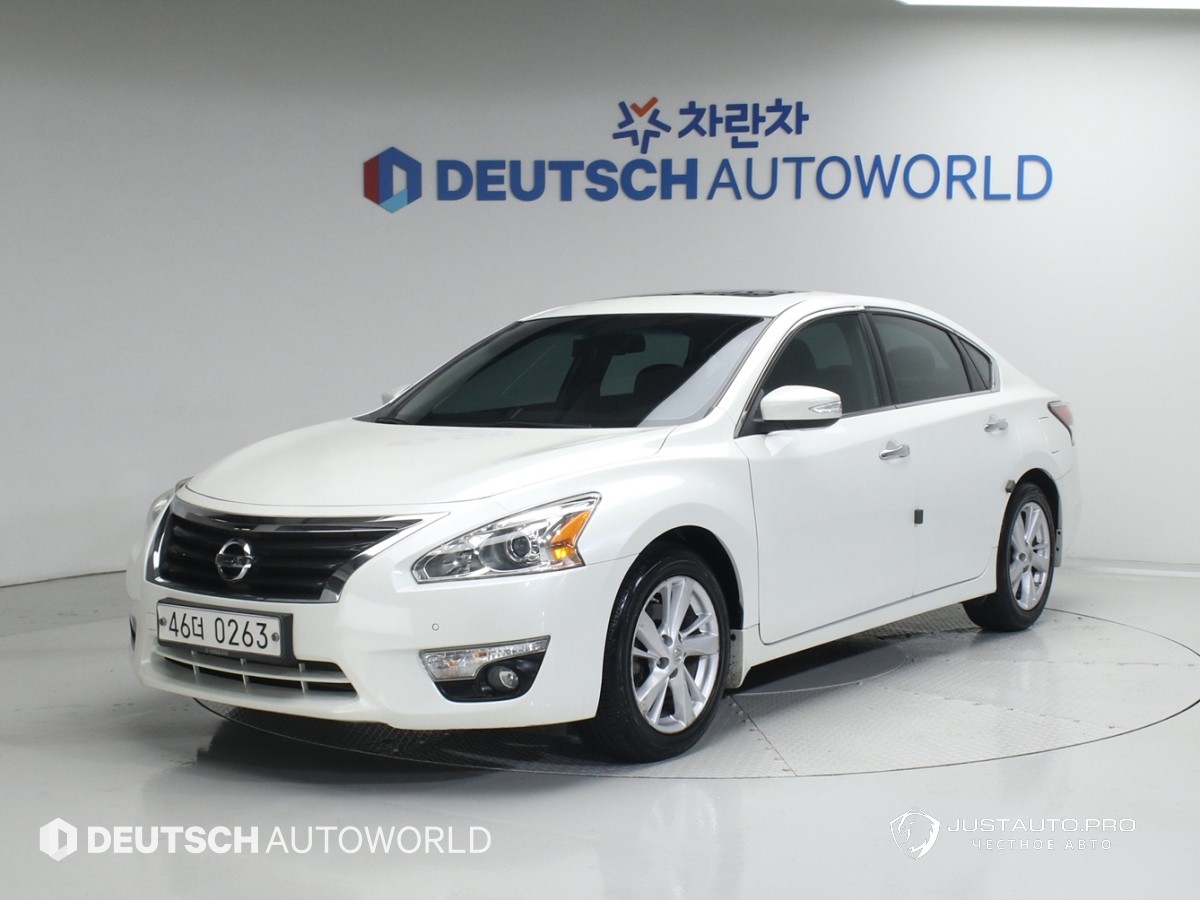 Автомобиль Nissan Altima