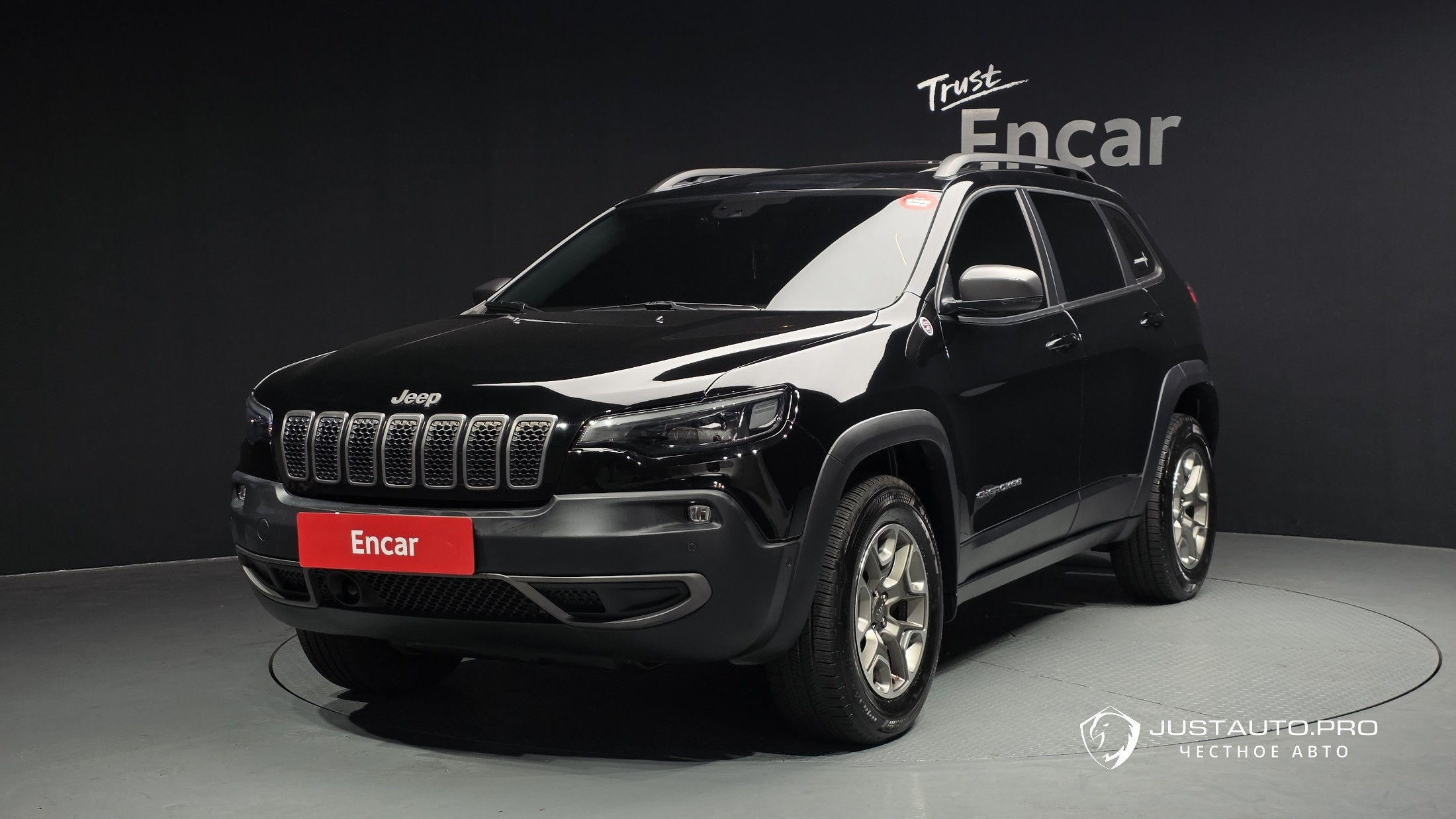 Автомобиль Jeep Cherokee