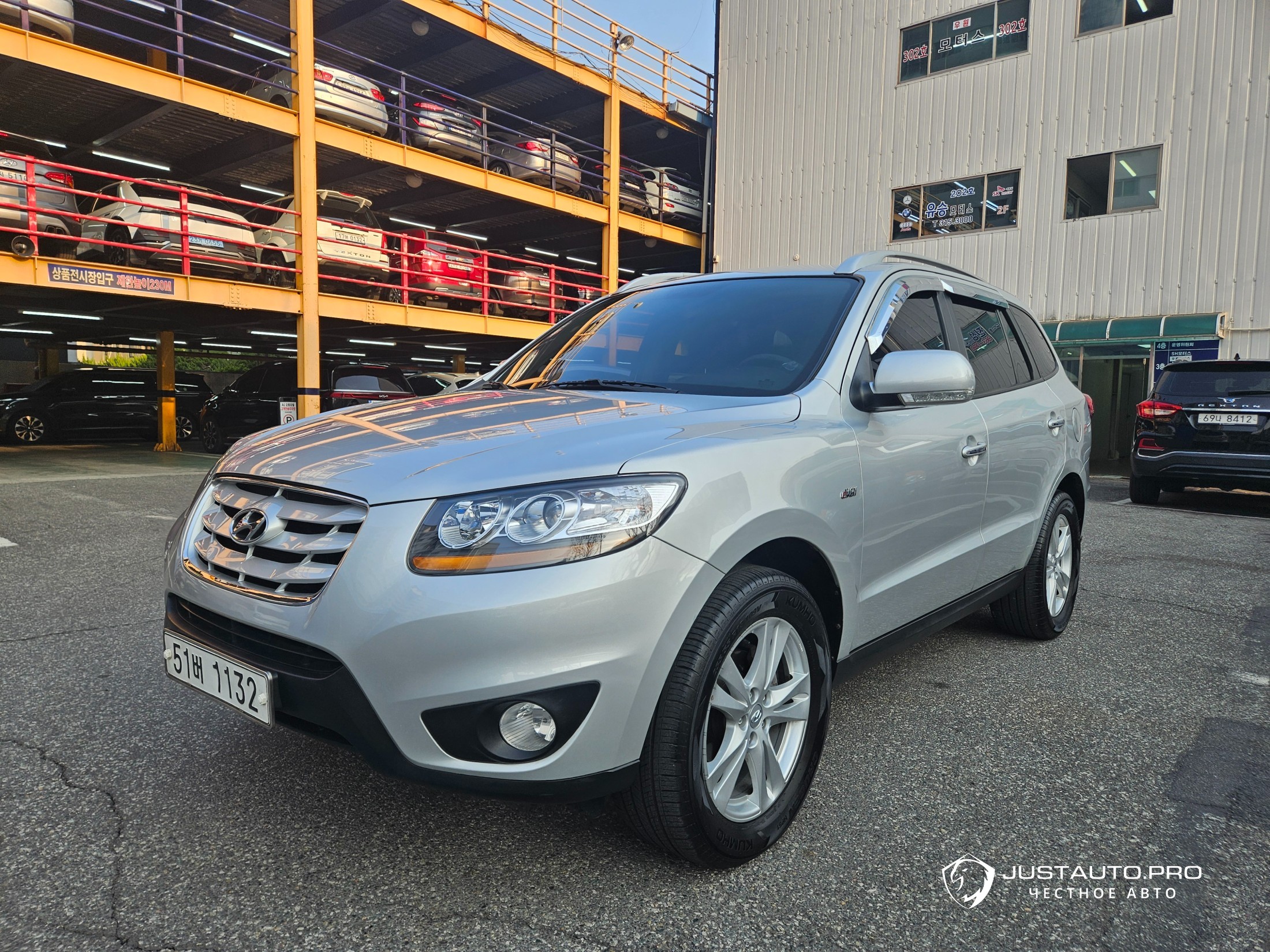 Автомобиль Hyundai Santafe