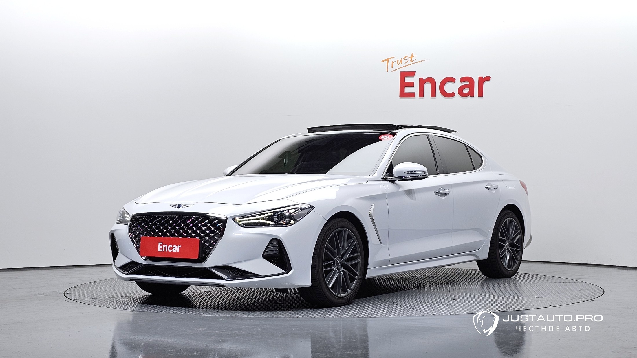 Автомобиль Genesis G70