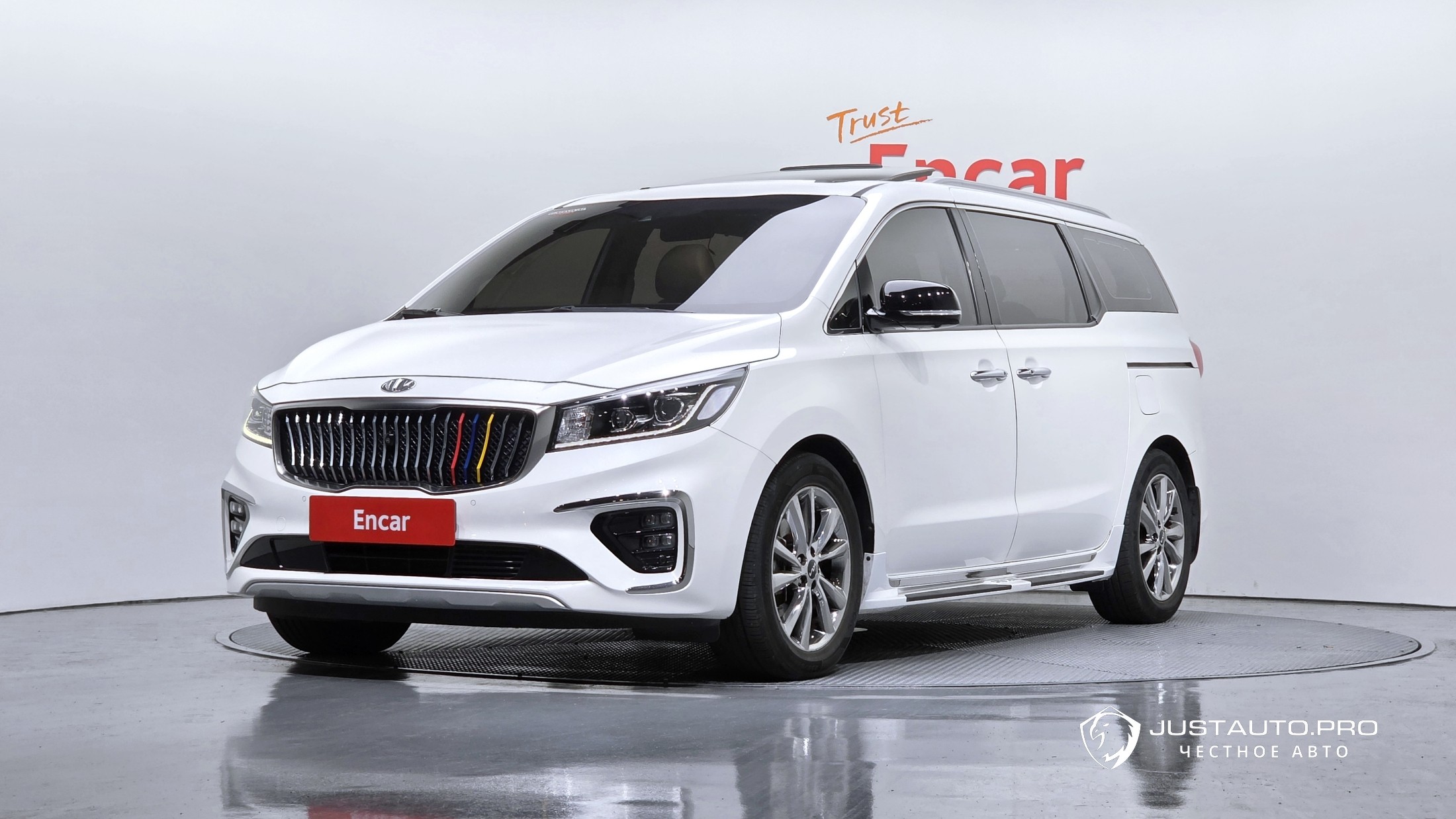 Автомобиль Kia Canival