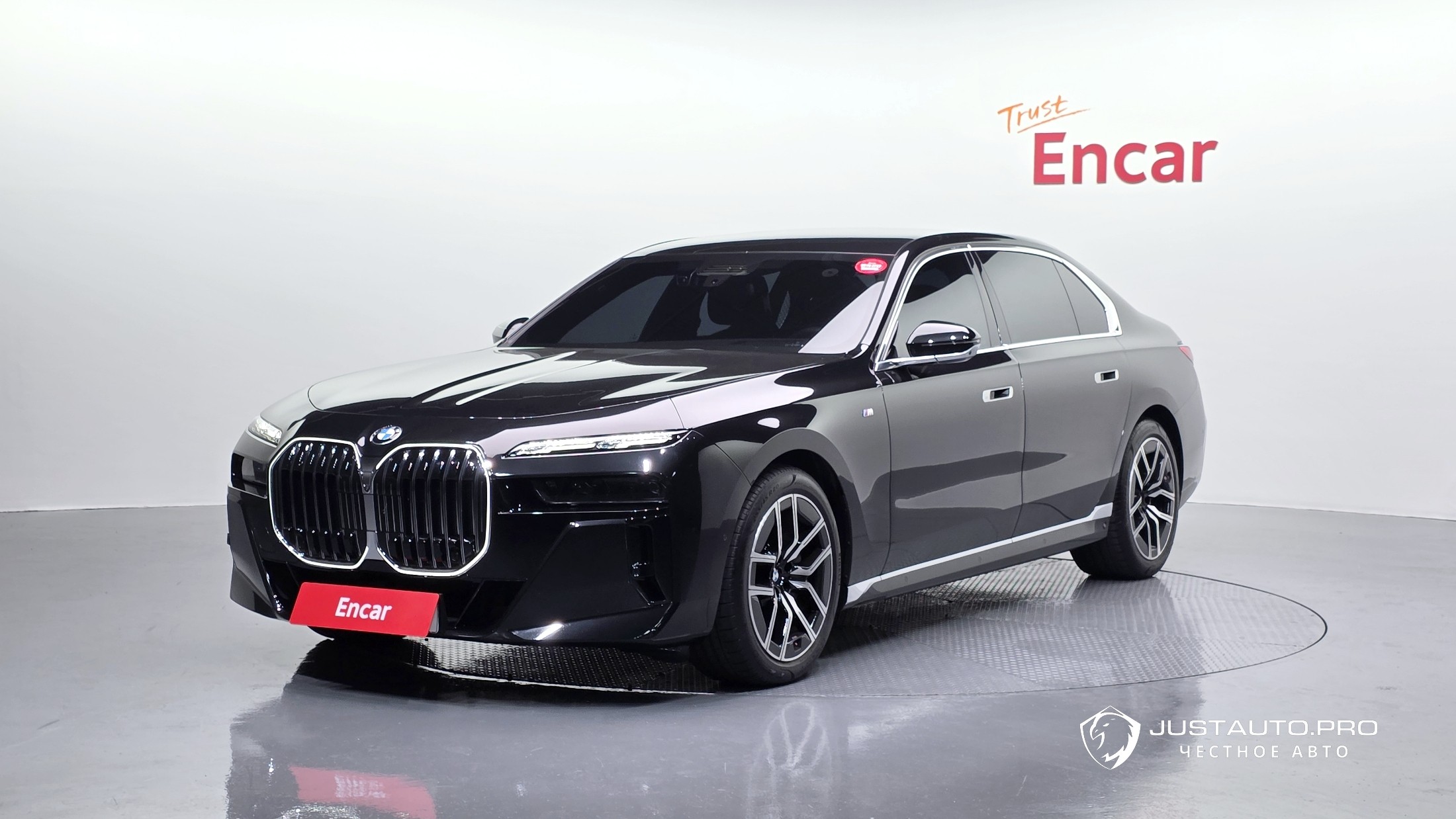 Автомобиль BMW 7-Series