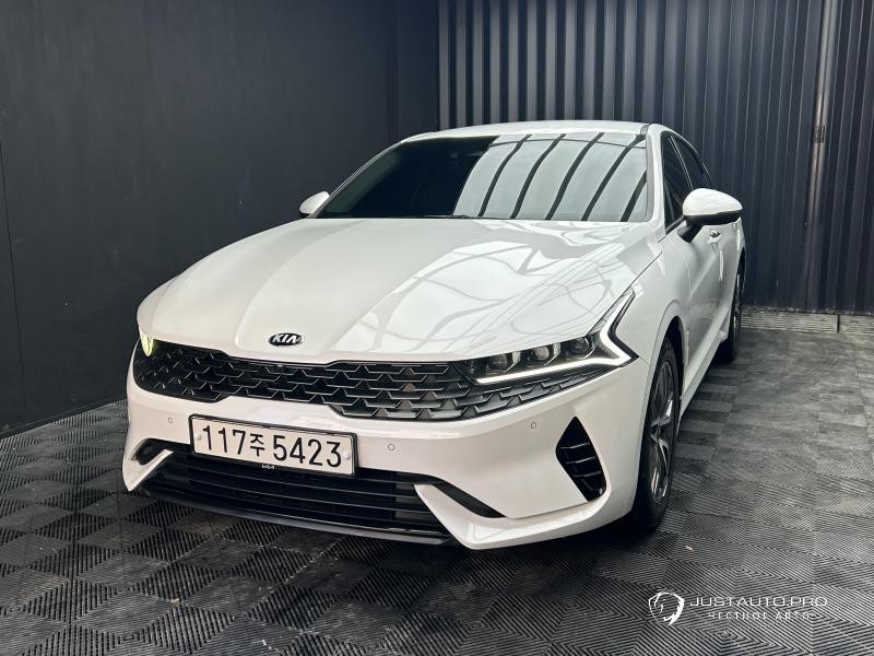 Автомобиль Kia K5