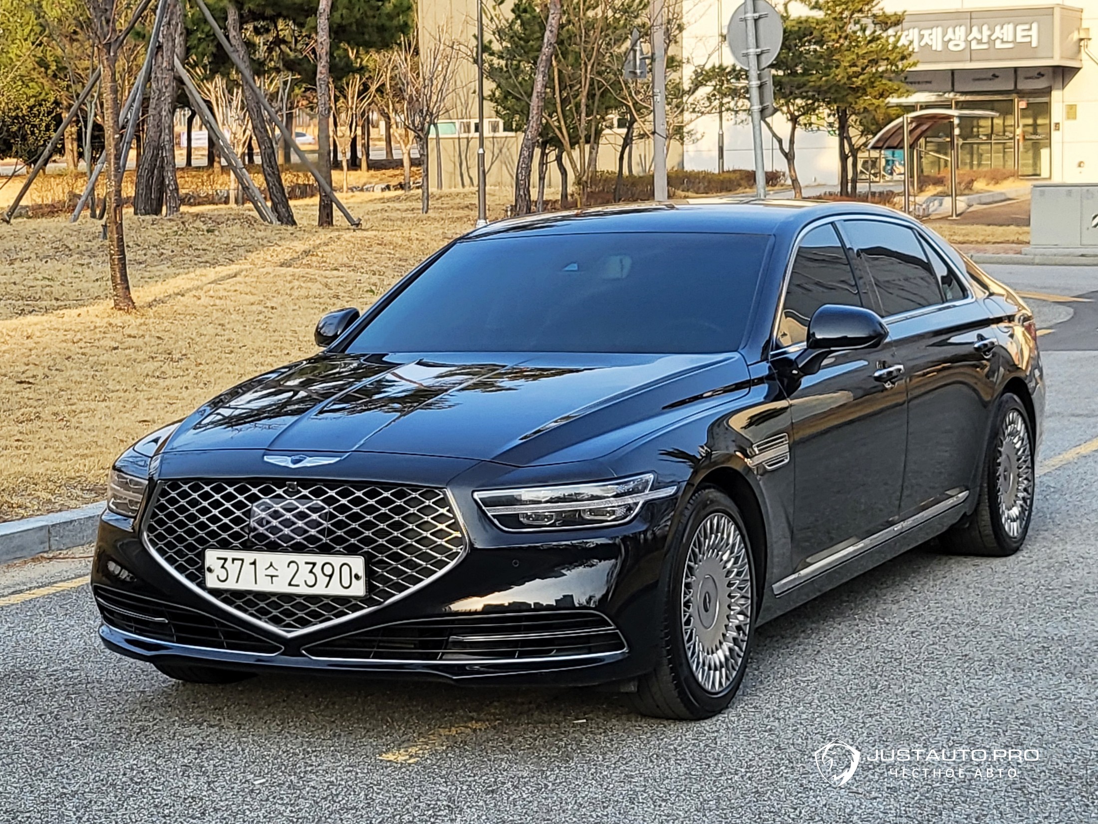 Автомобиль Genesis G90