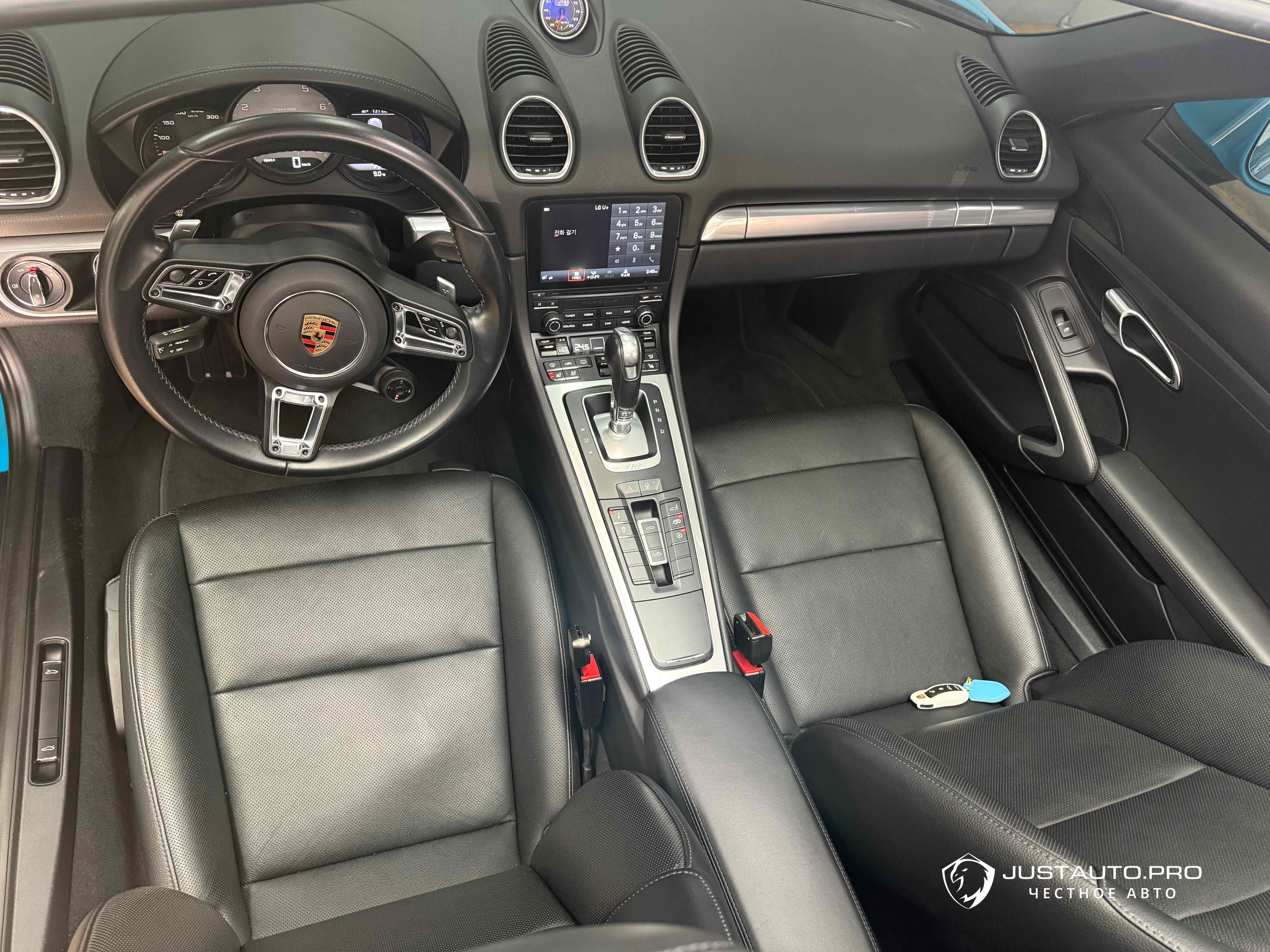 Автомобиль Porsche 718