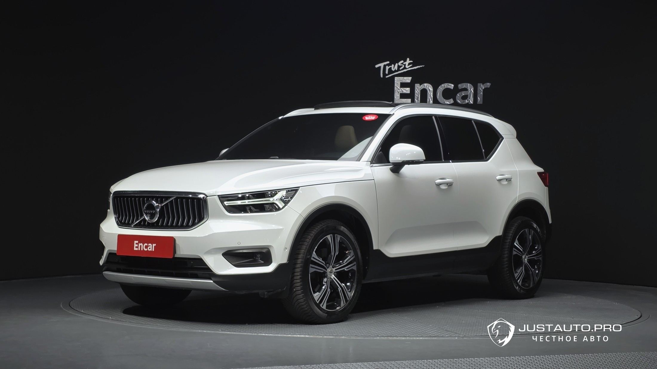 Автомобиль Volvo XC40