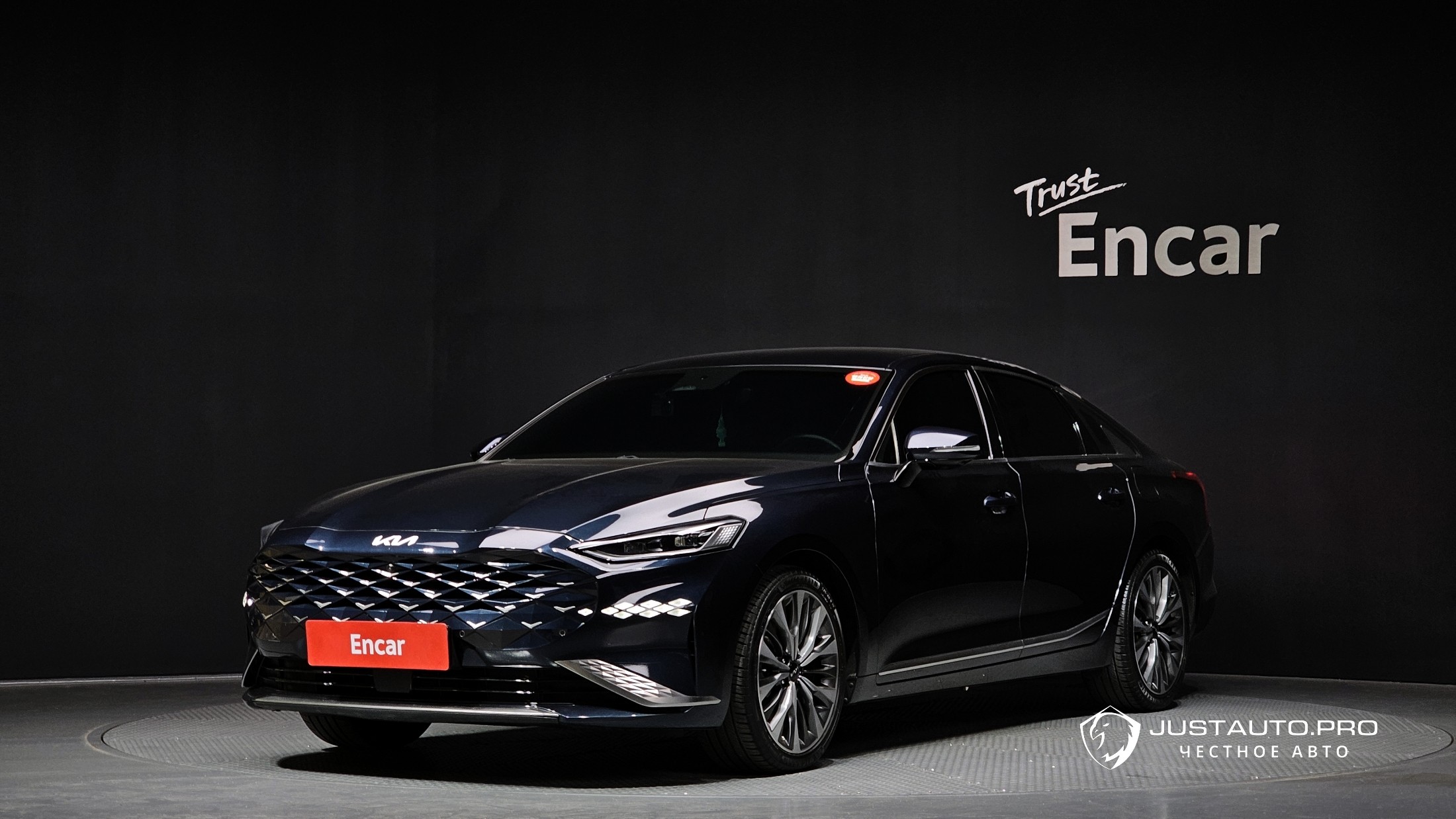 Автомобиль Kia K8