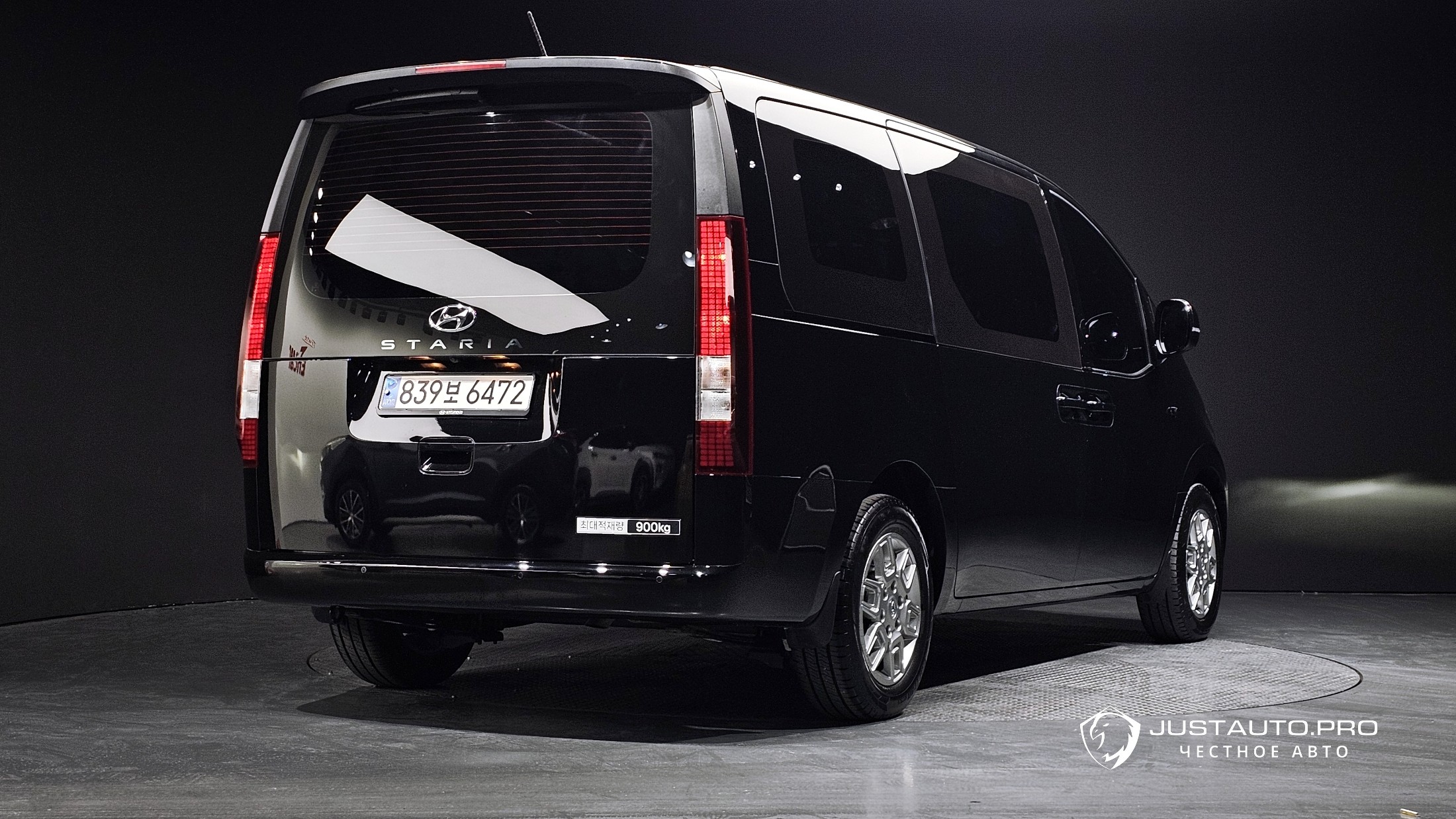 Автомобиль Hyundai Staria