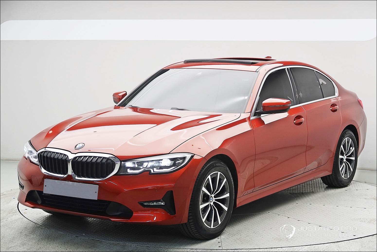 Автомобиль BMW 3-Series