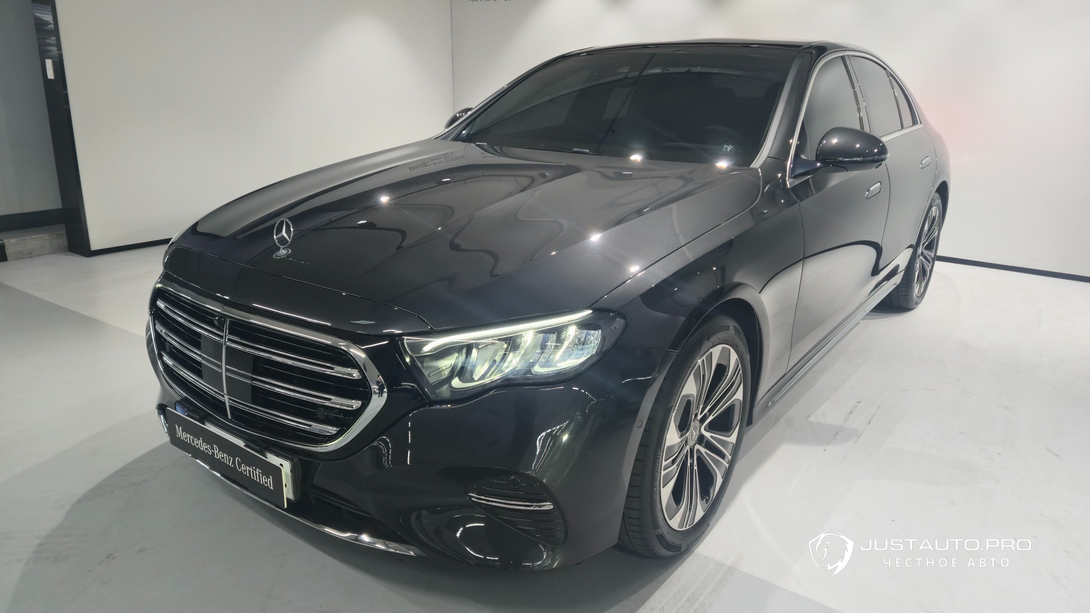 Автомобиль Mercedes-Benz E-Class