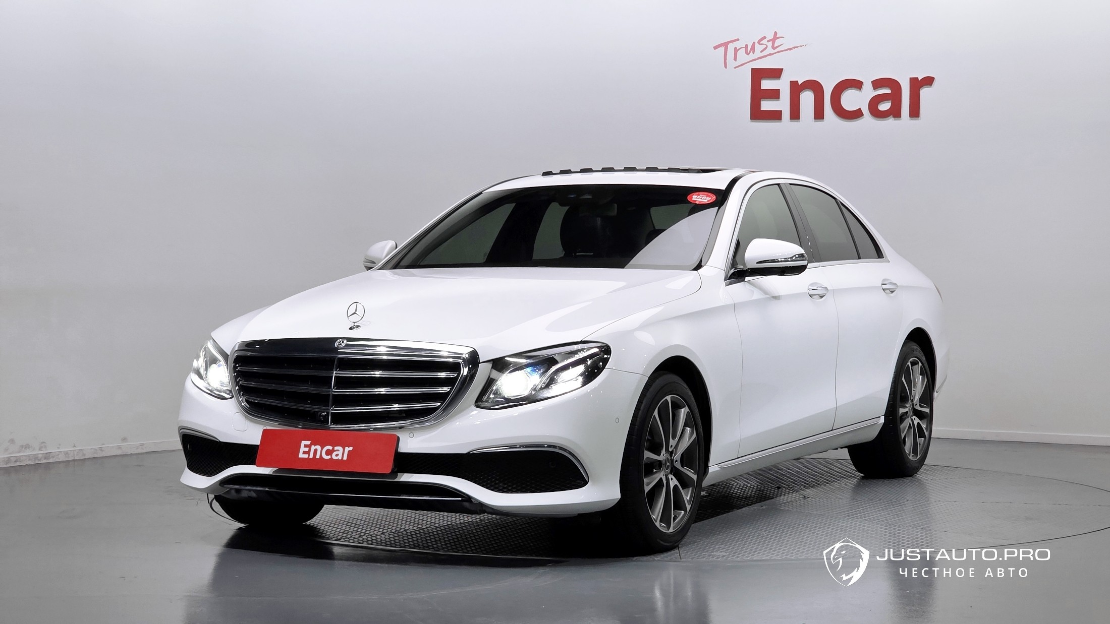 Автомобиль Mercedes-Benz E-Class