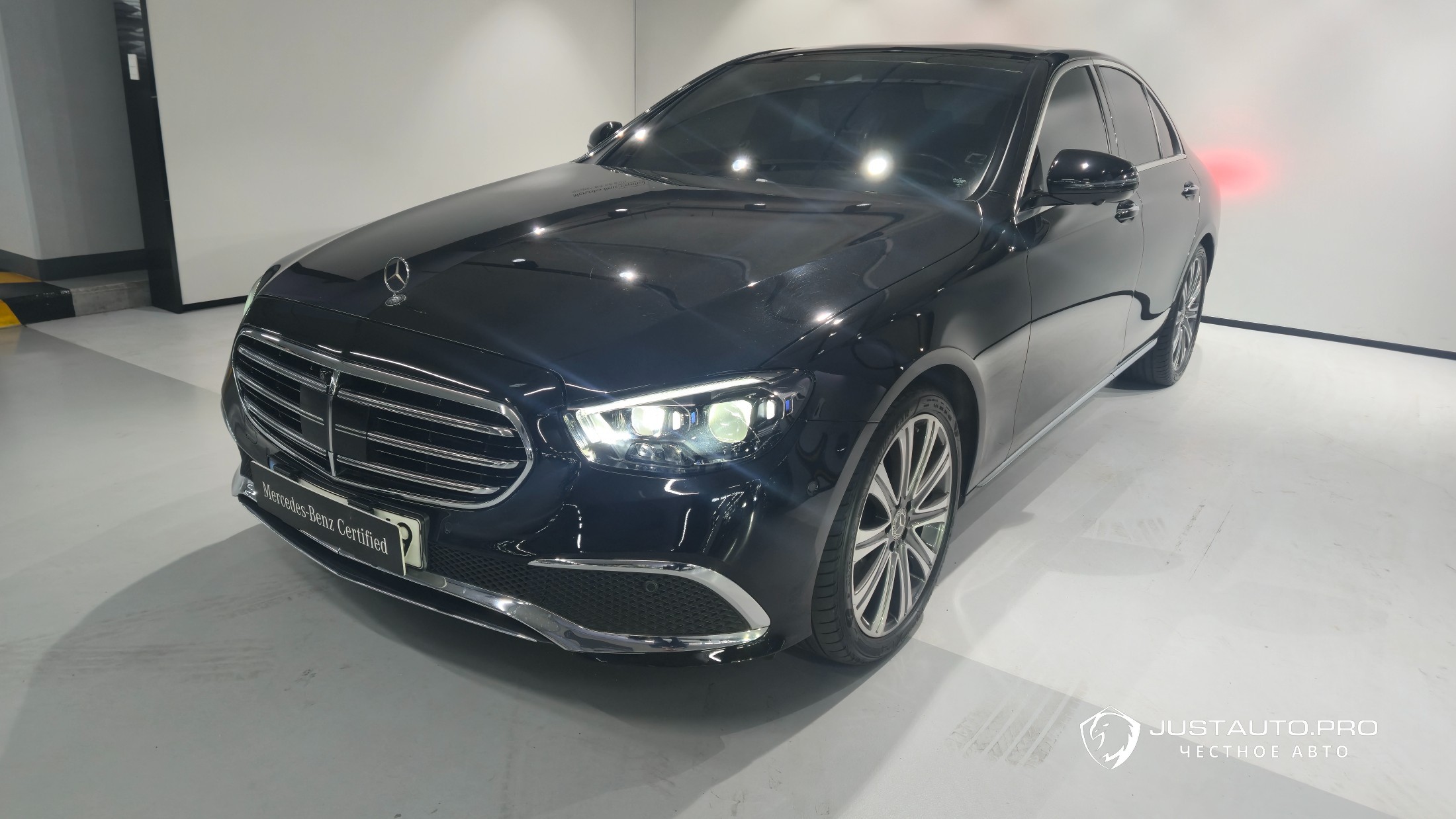 Автомобиль Mercedes-Benz E-Class