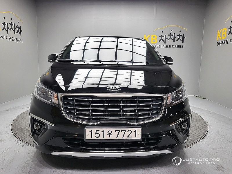 Автомобиль Kia Canival