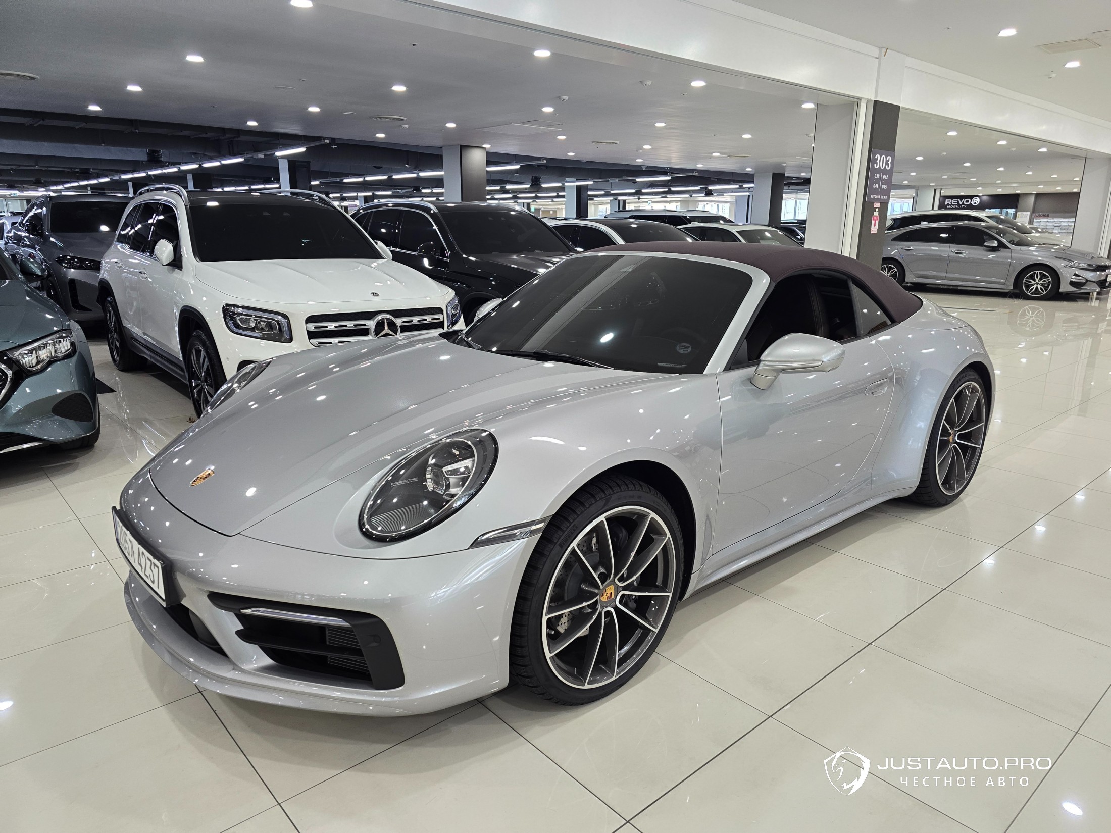 Автомобиль Porsche 911
