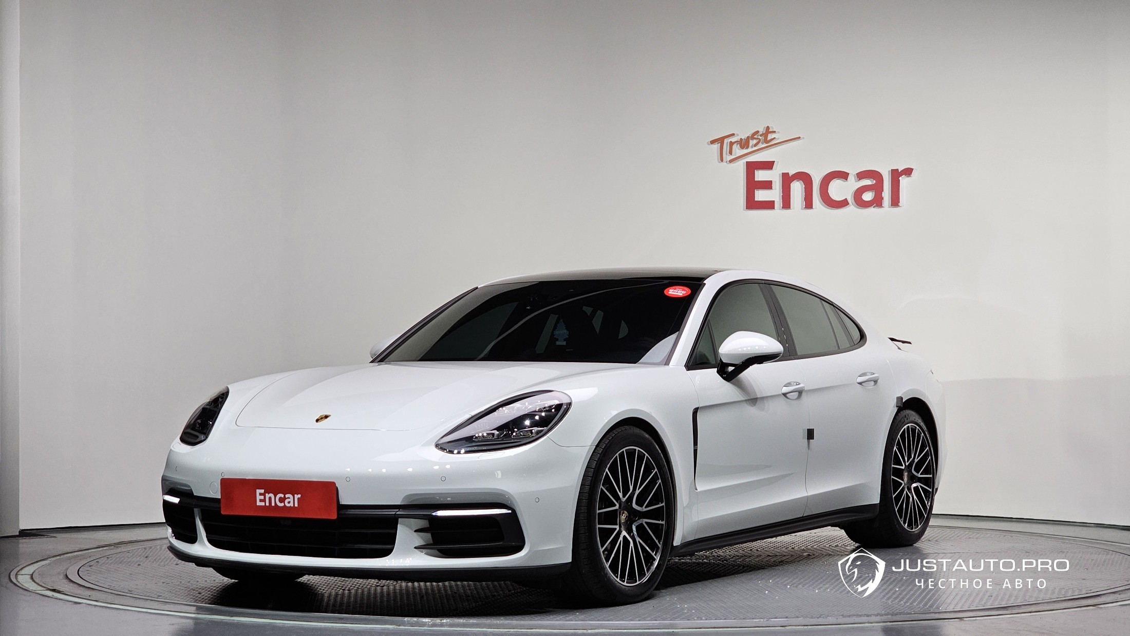 Автомобиль Porsche Panamera