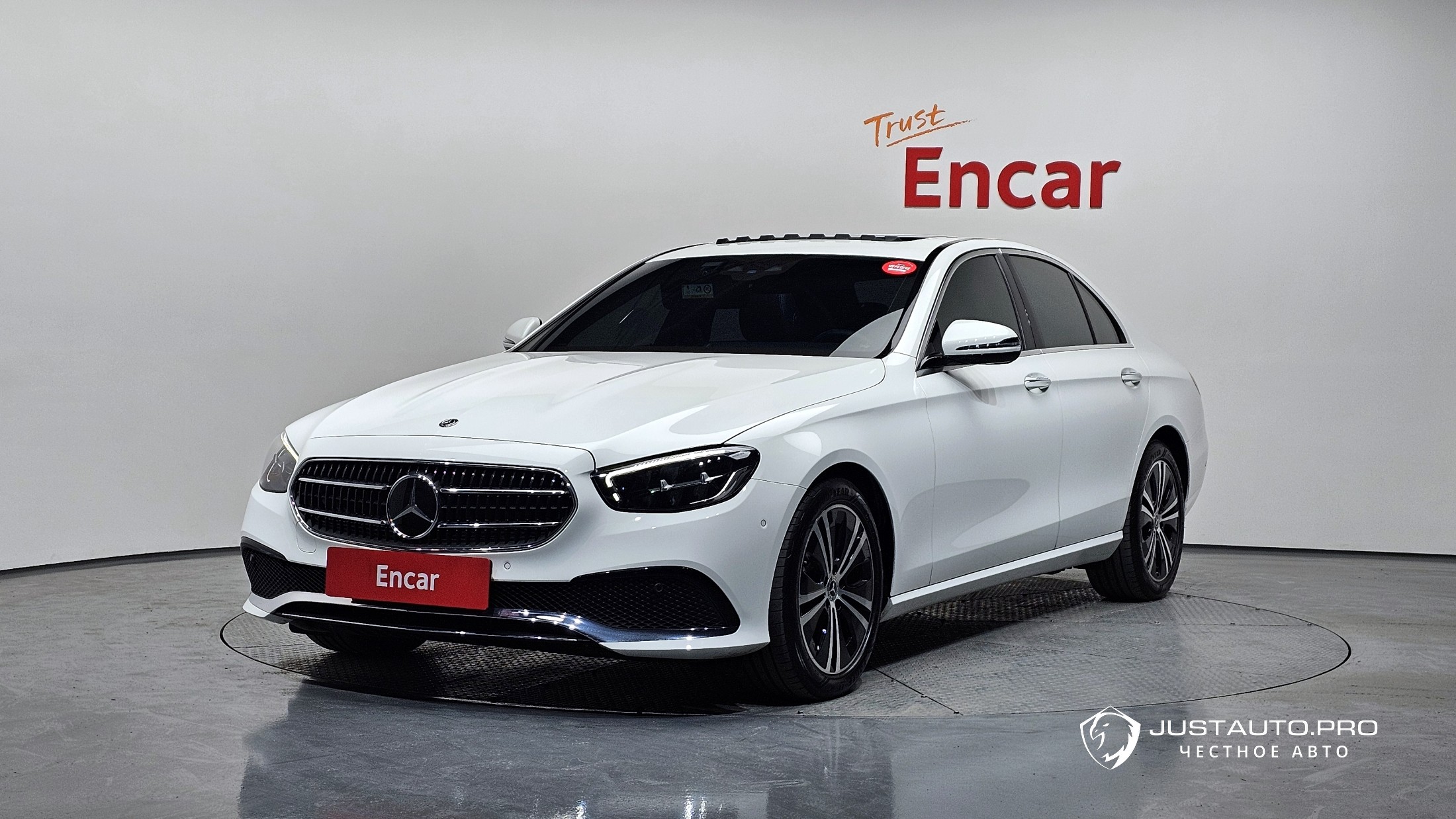 Автомобиль Mercedes-Benz E-Class