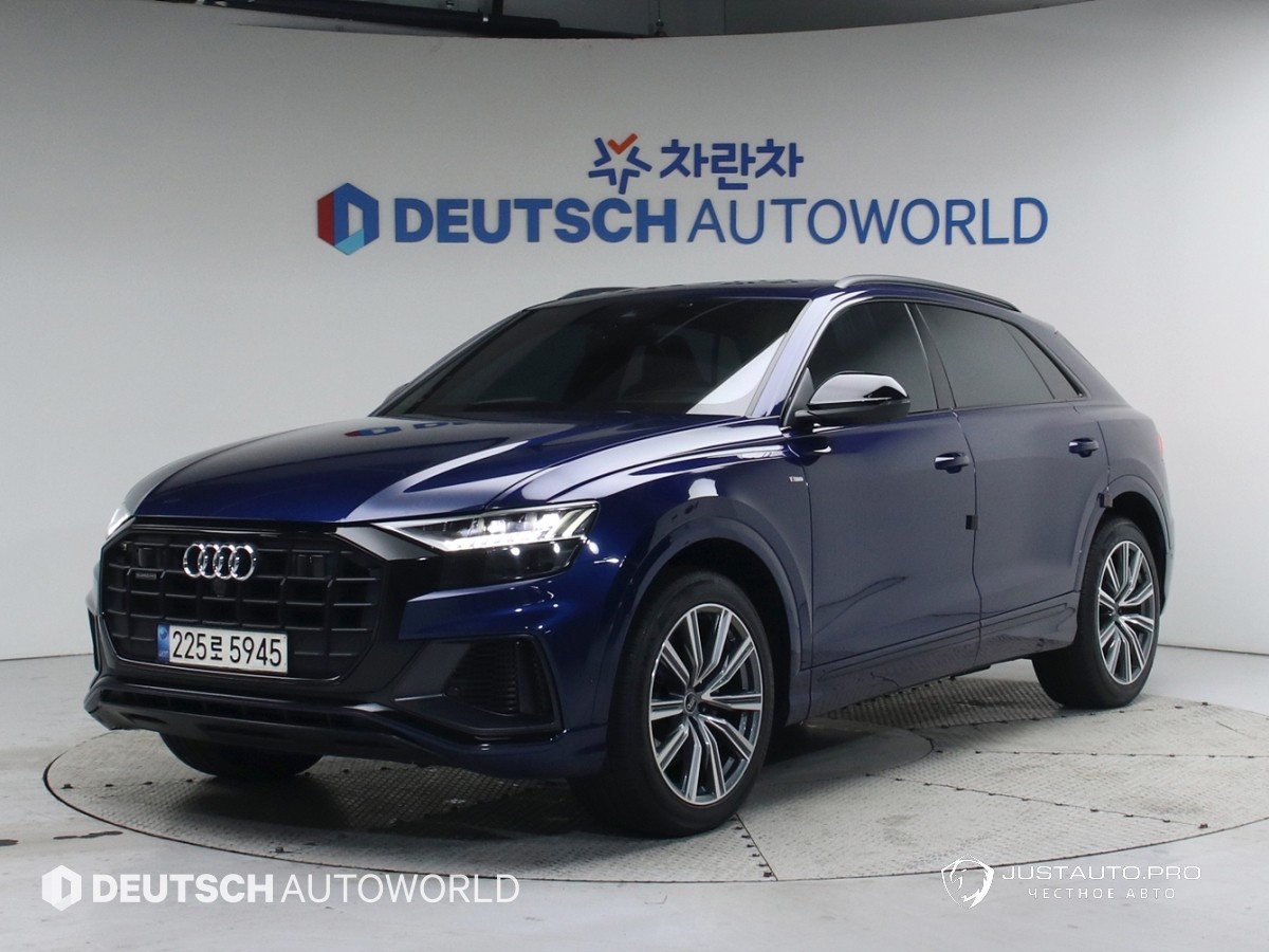 Автомобиль Audi Q8