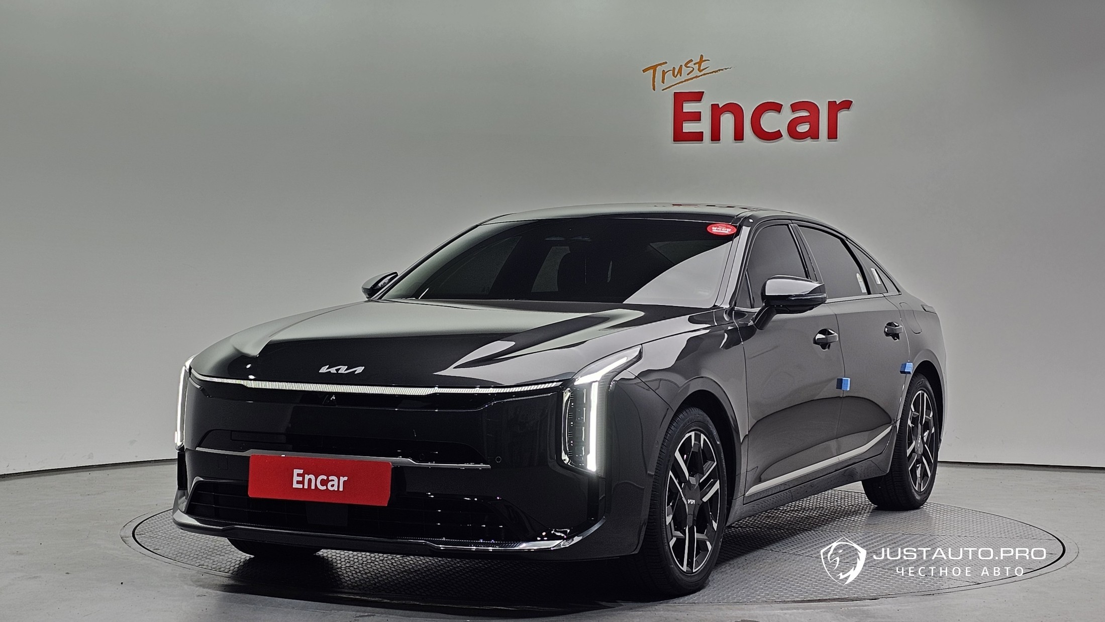 Автомобиль Kia K8