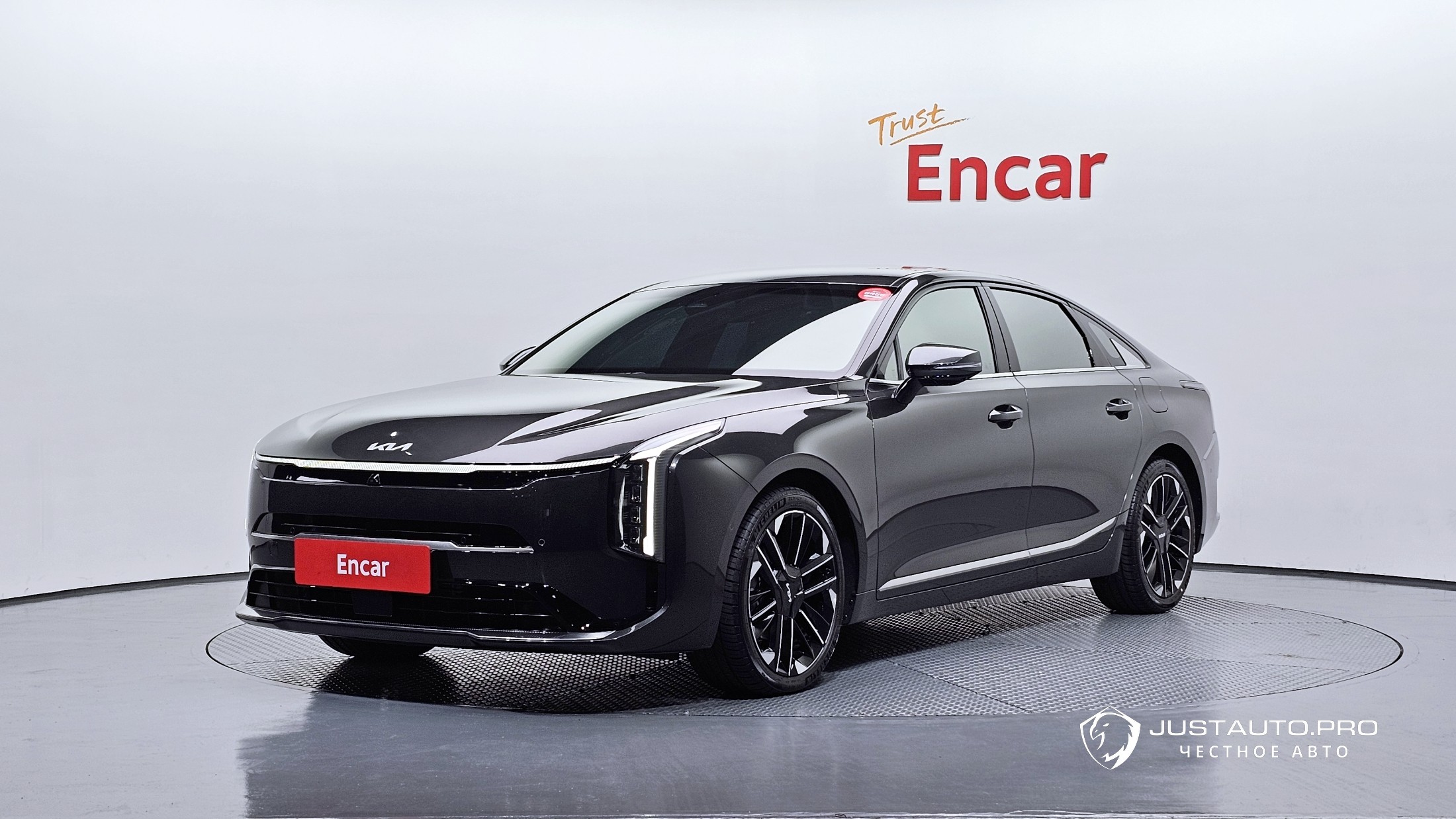 Автомобиль Kia K8