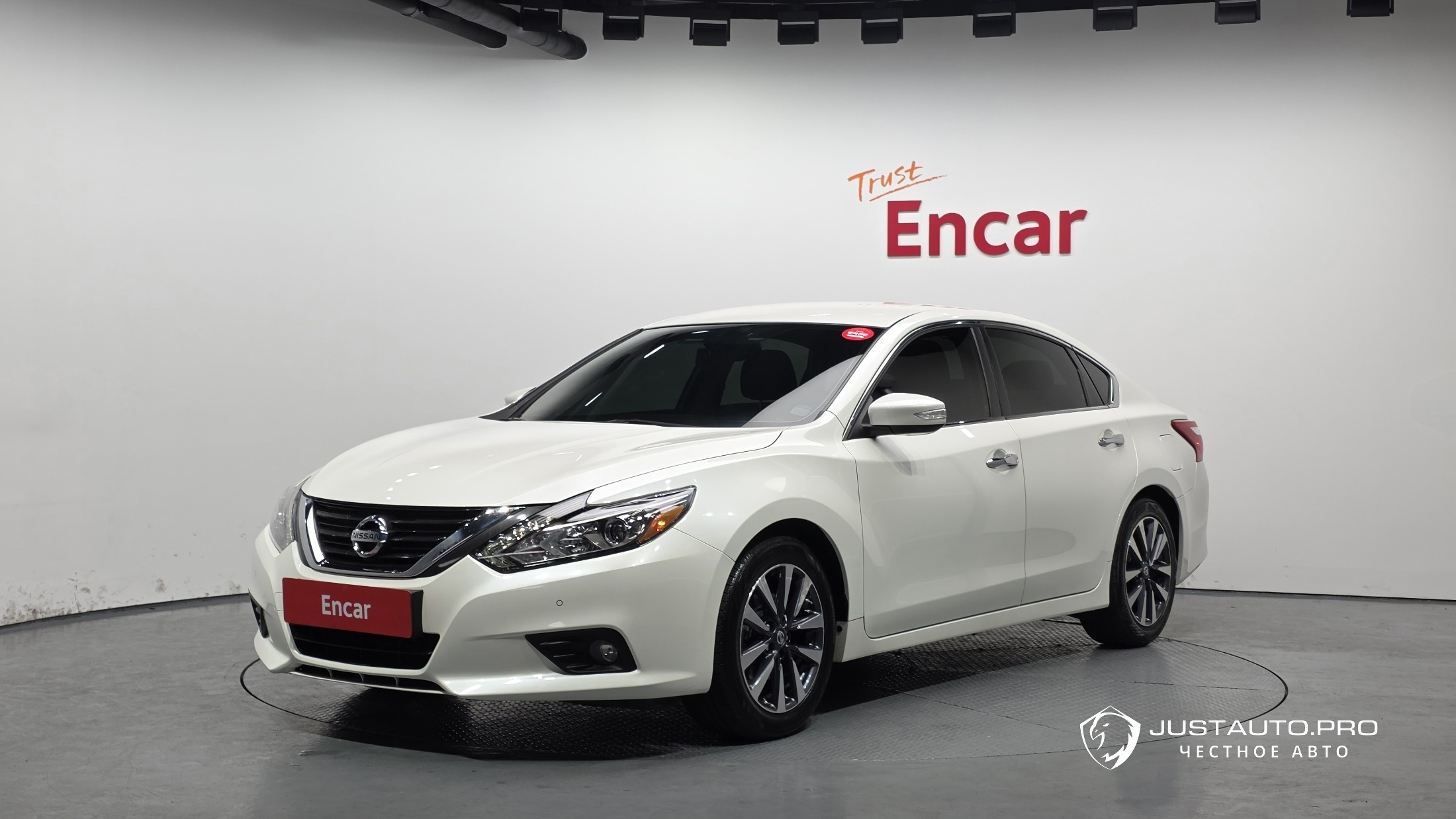 Автомобиль Nissan Altima