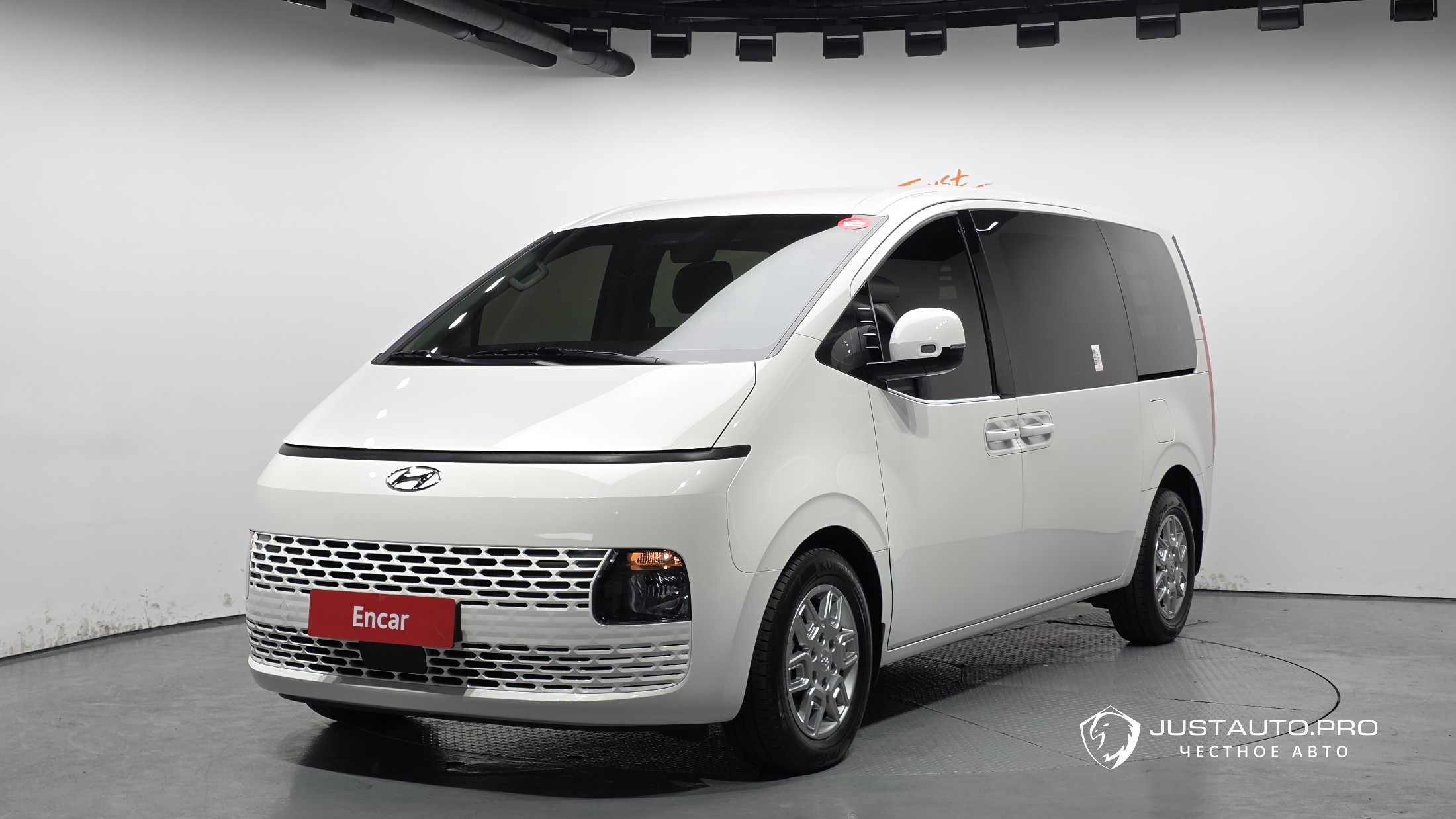 Автомобиль Hyundai Staria