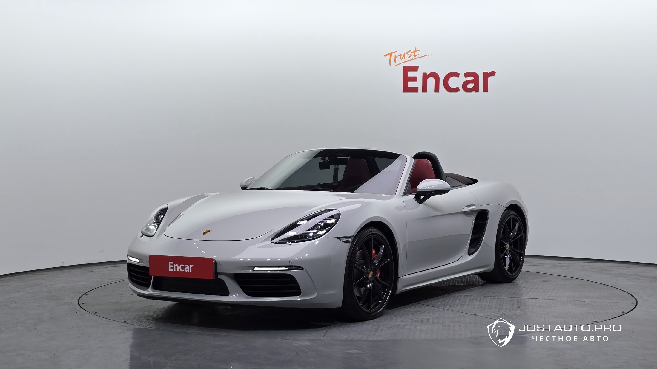 Автомобиль Porsche 718