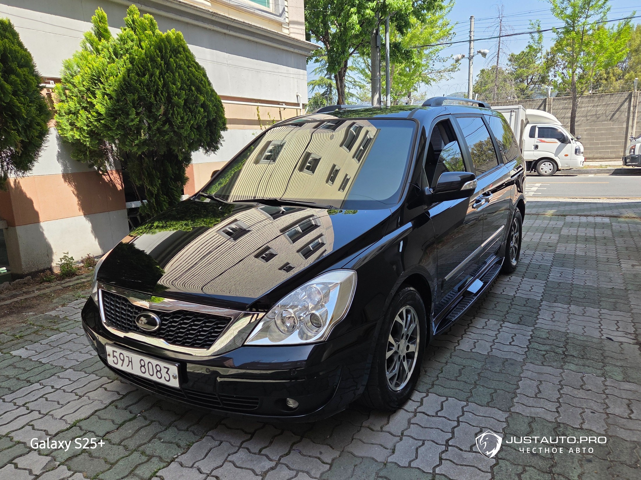 Автомобиль Kia Canival