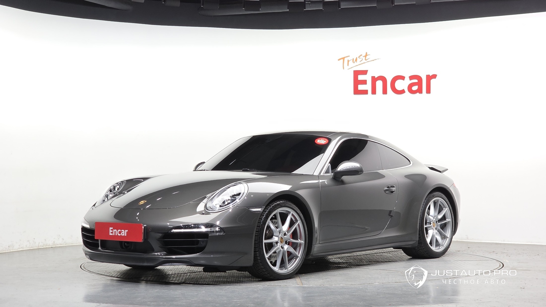 Автомобиль Porsche 911