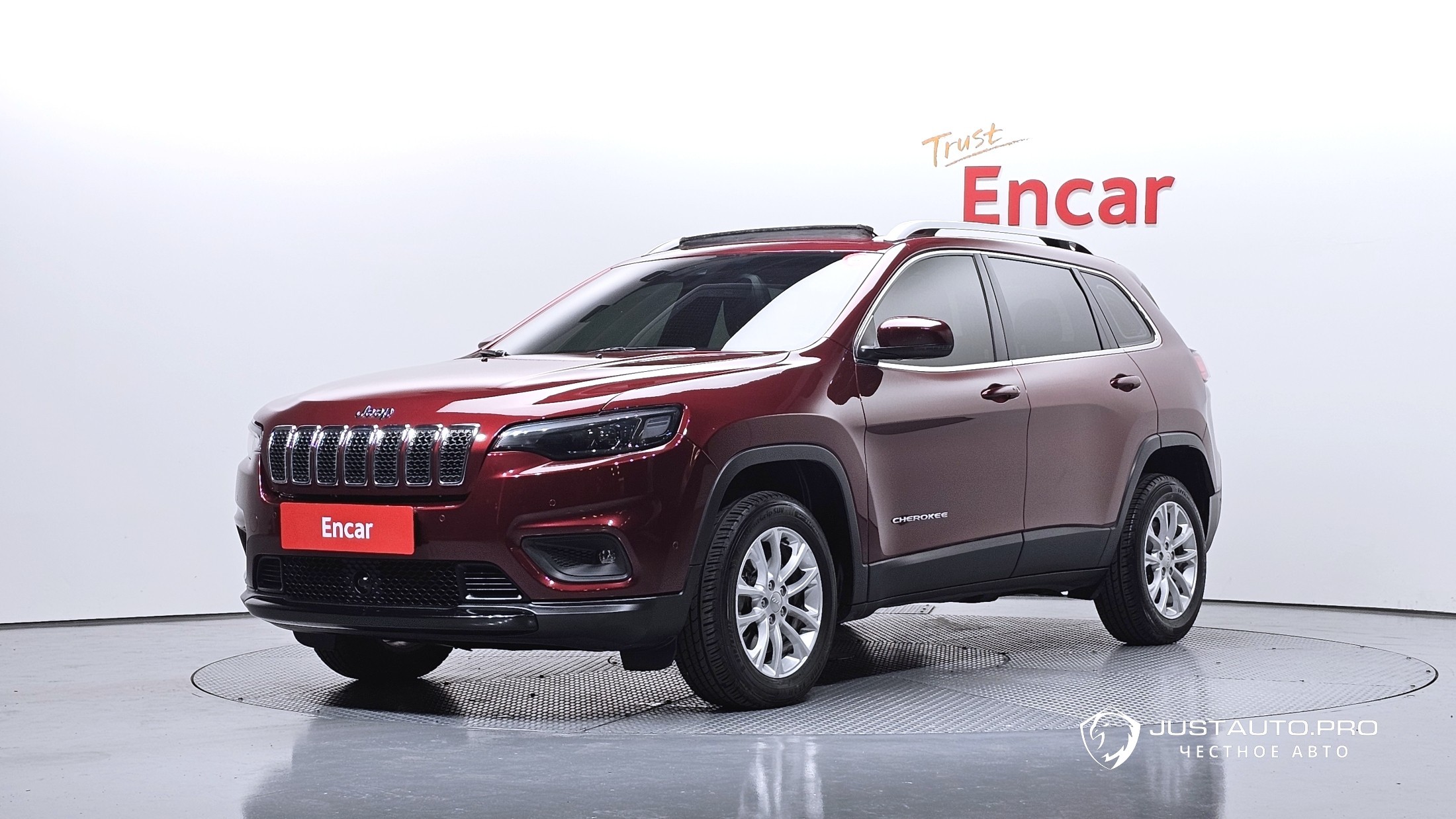 Автомобиль Jeep Cherokee