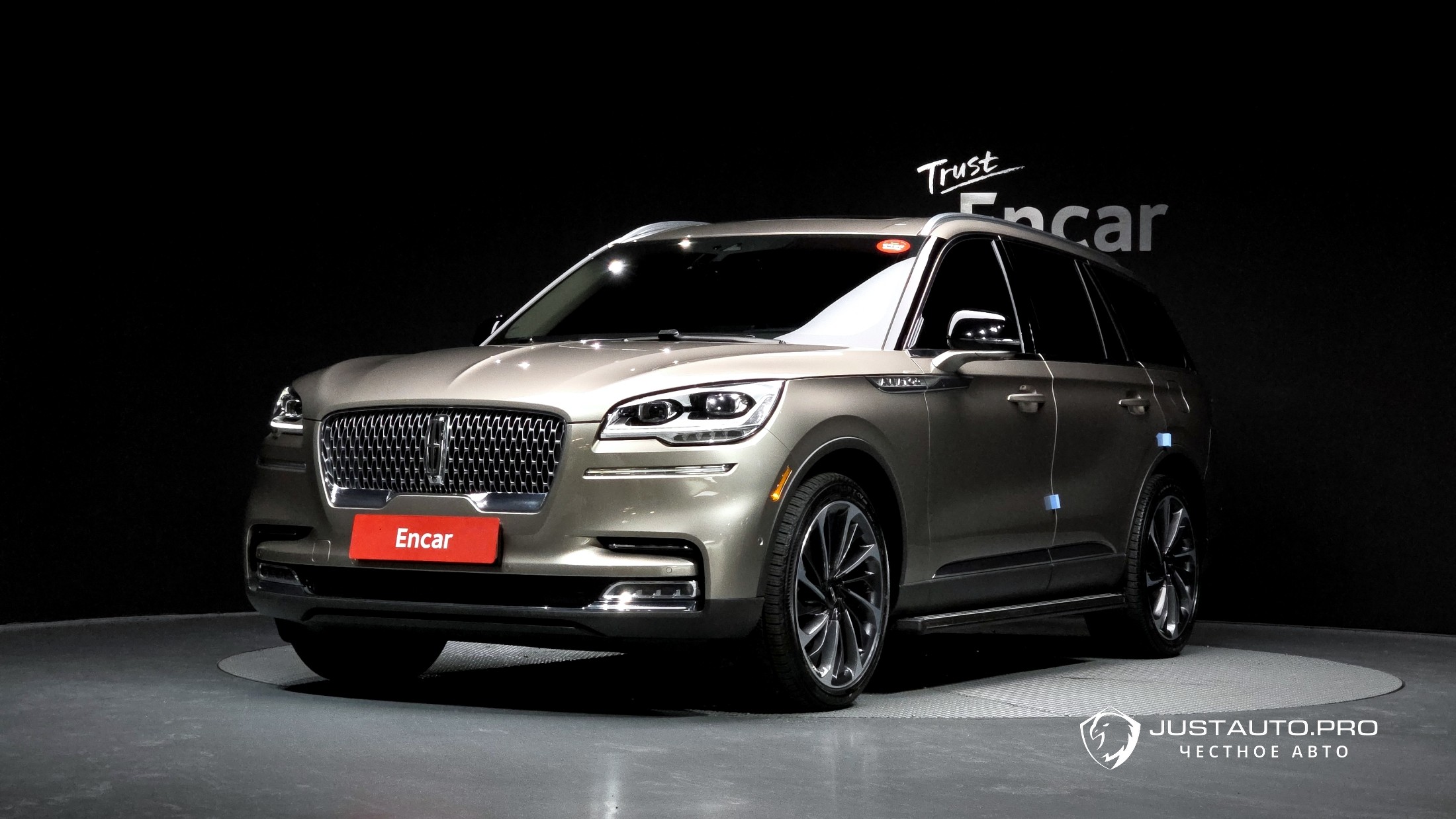 Автомобиль Lincoln Aviator