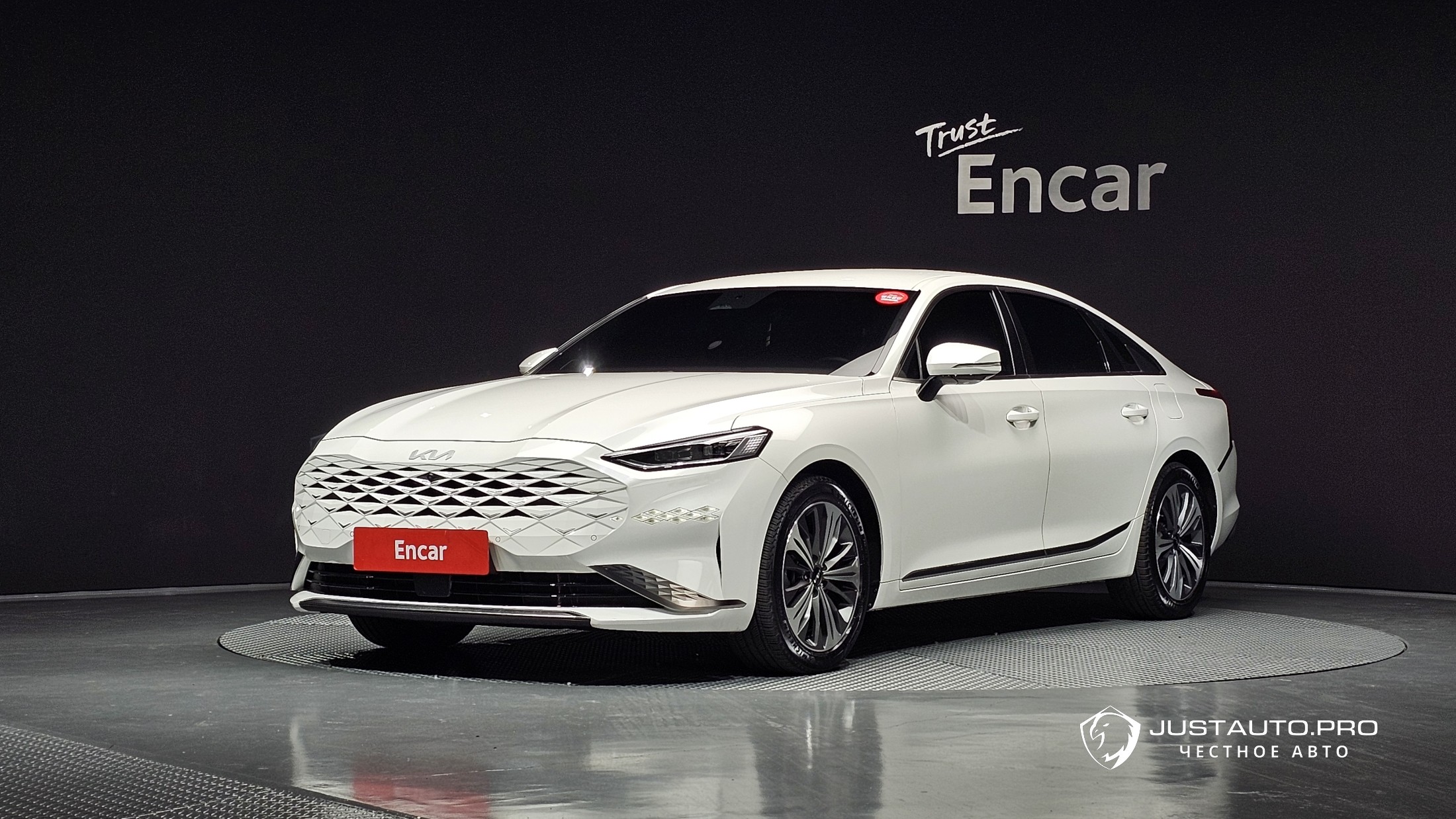 Автомобиль Kia K8
