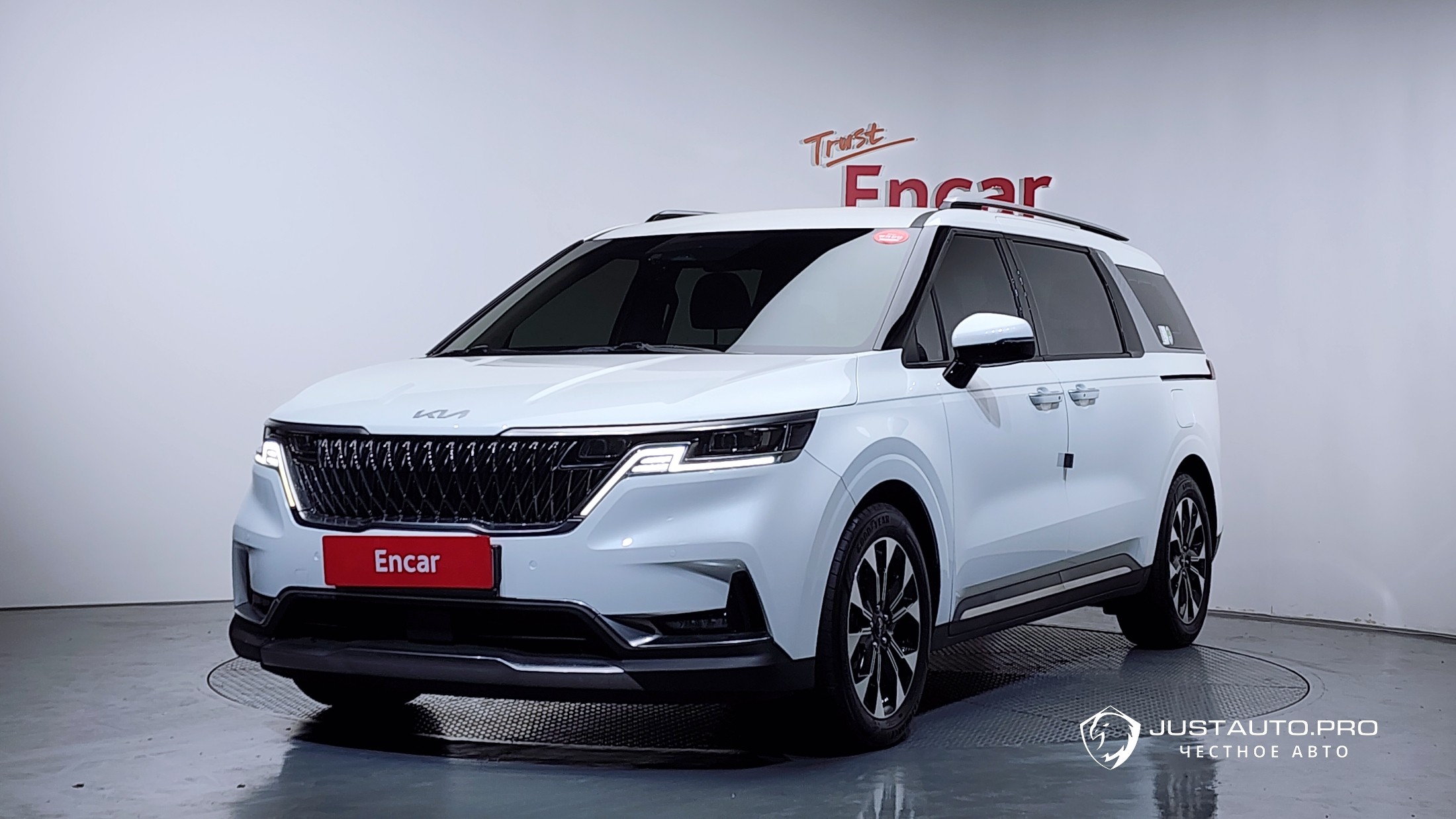 Автомобиль Kia Canival