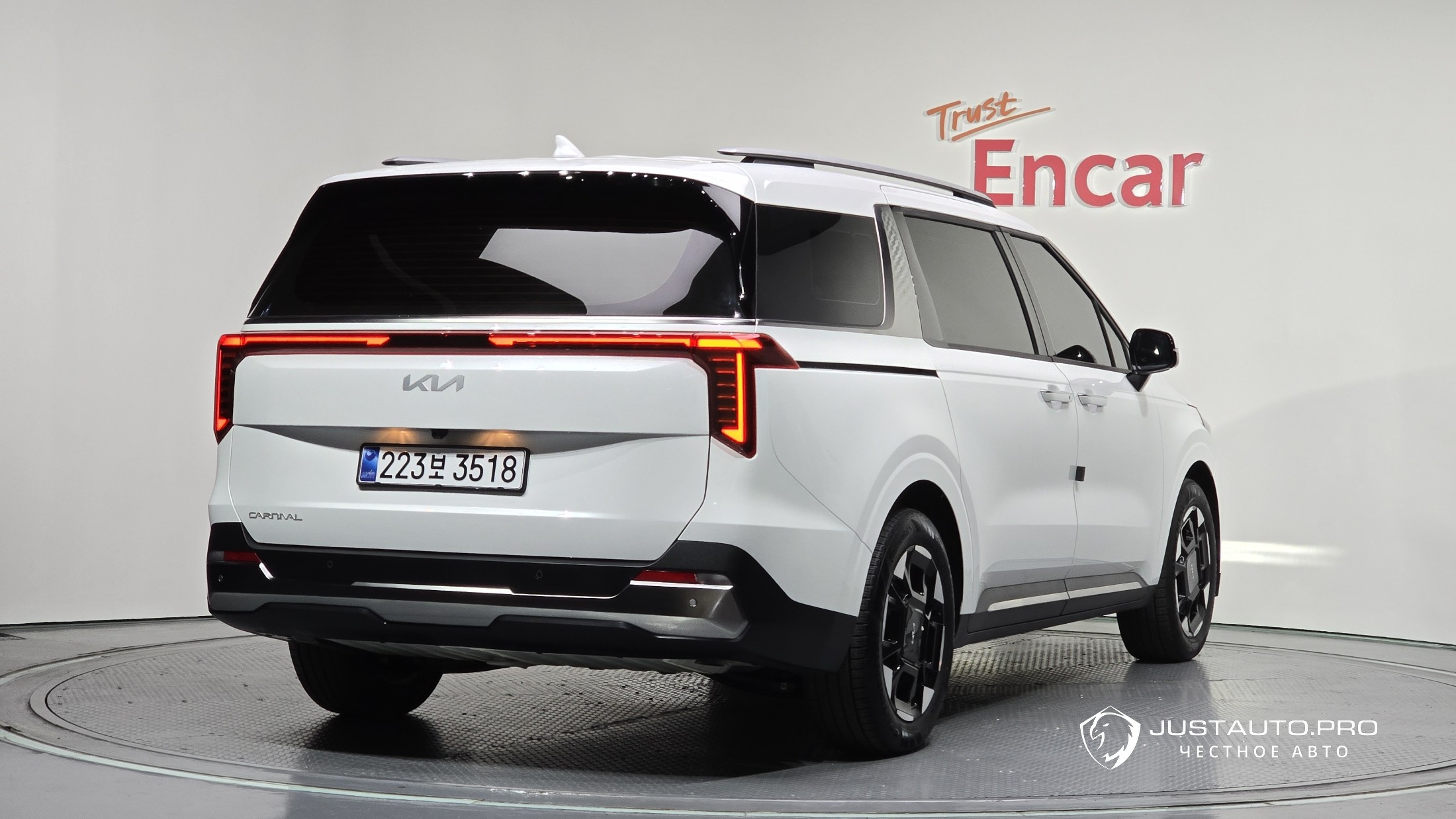 Автомобиль Kia Canival