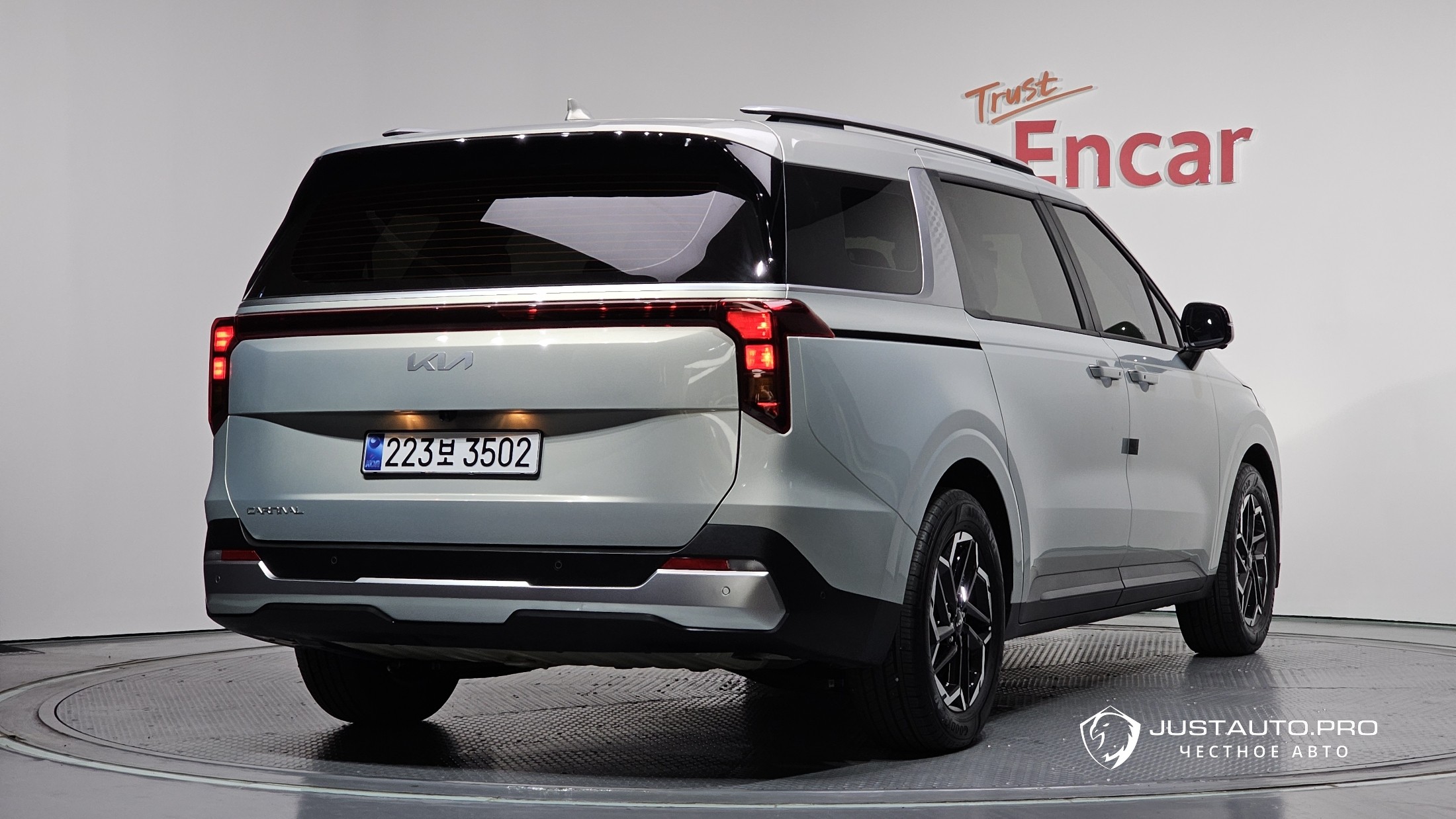 Автомобиль Kia Canival