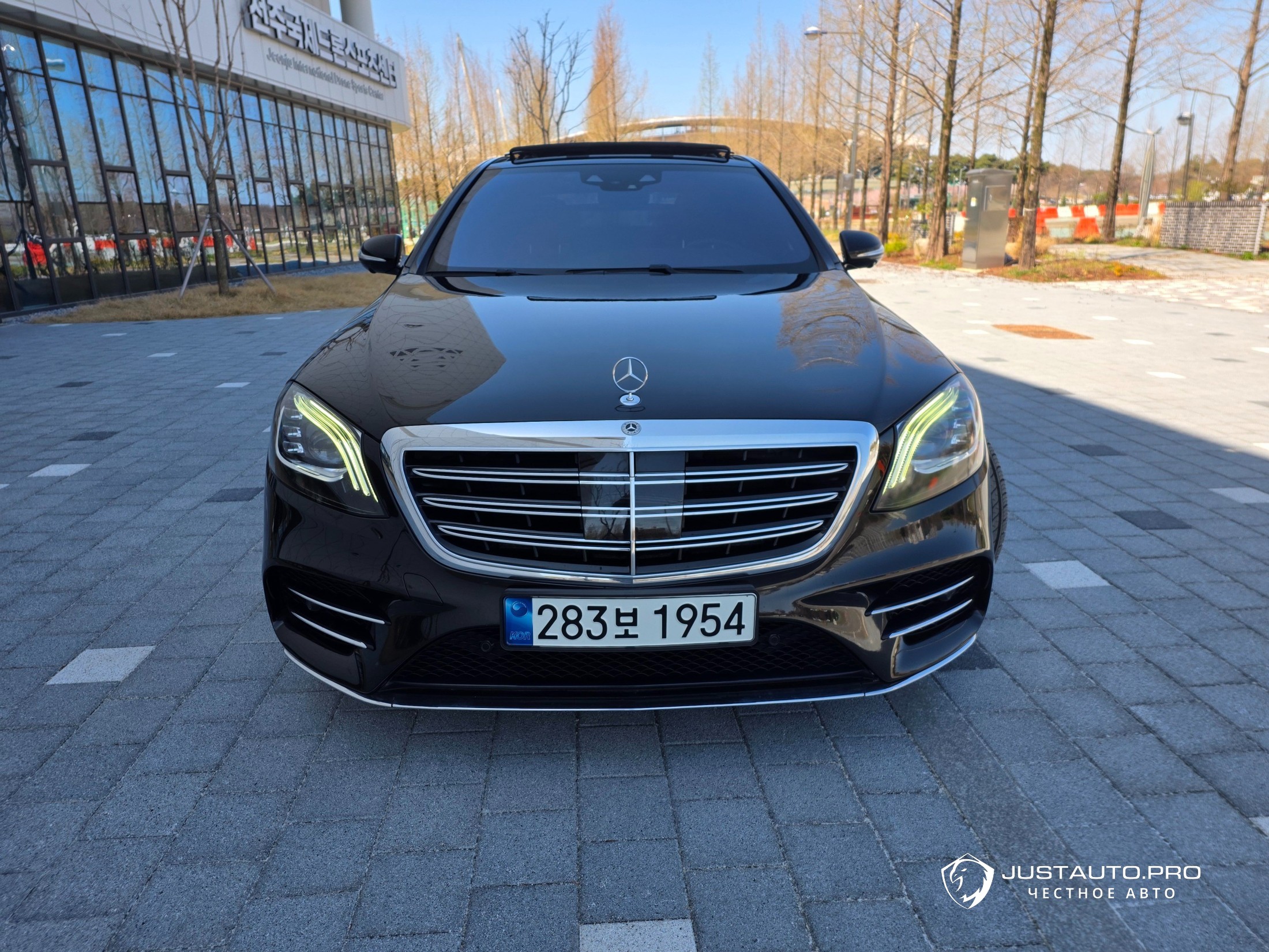 Автомобиль Mercedes-Benz S-Class
