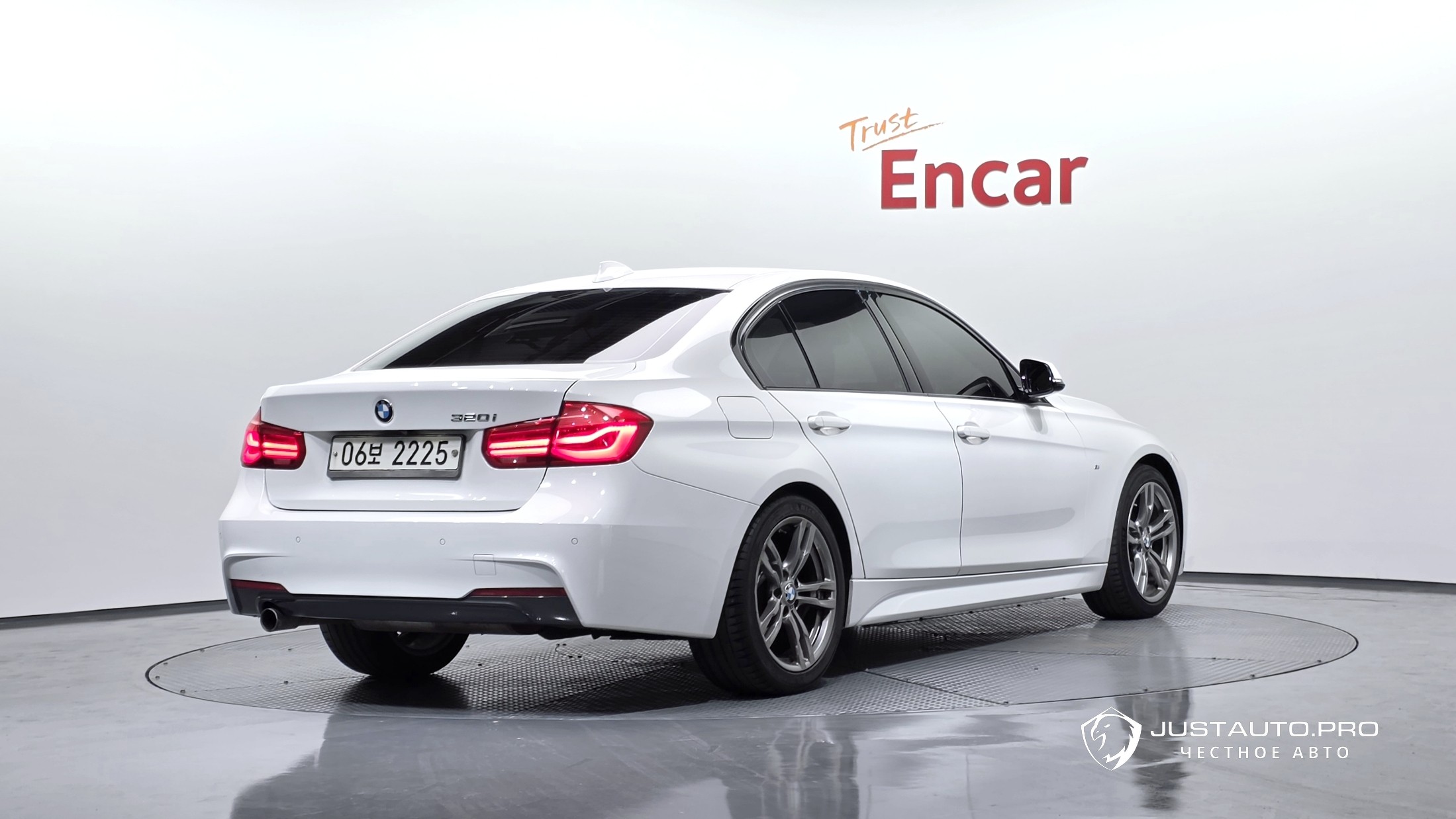 Автомобиль BMW 3-Series