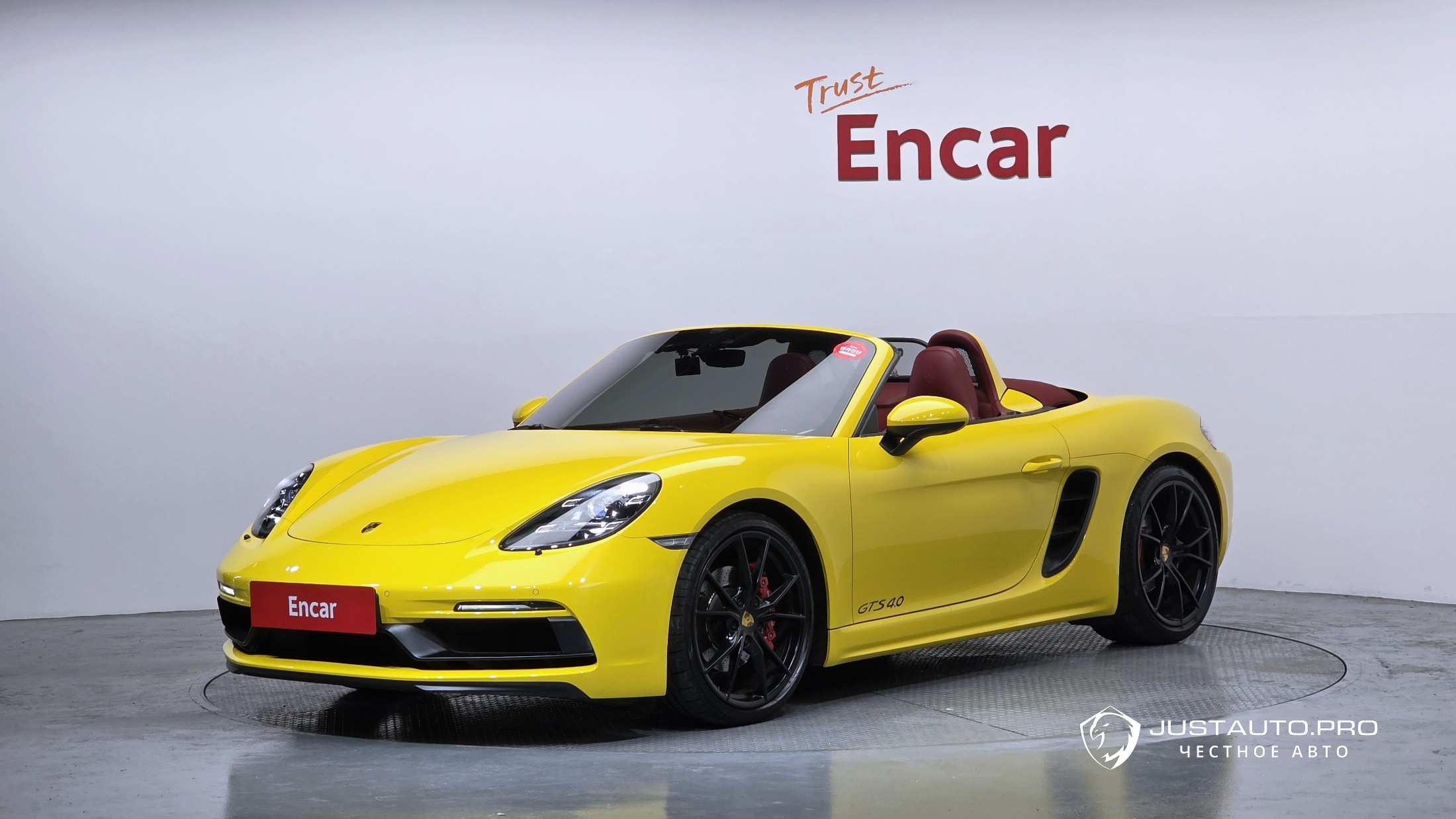 Автомобиль Porsche 718