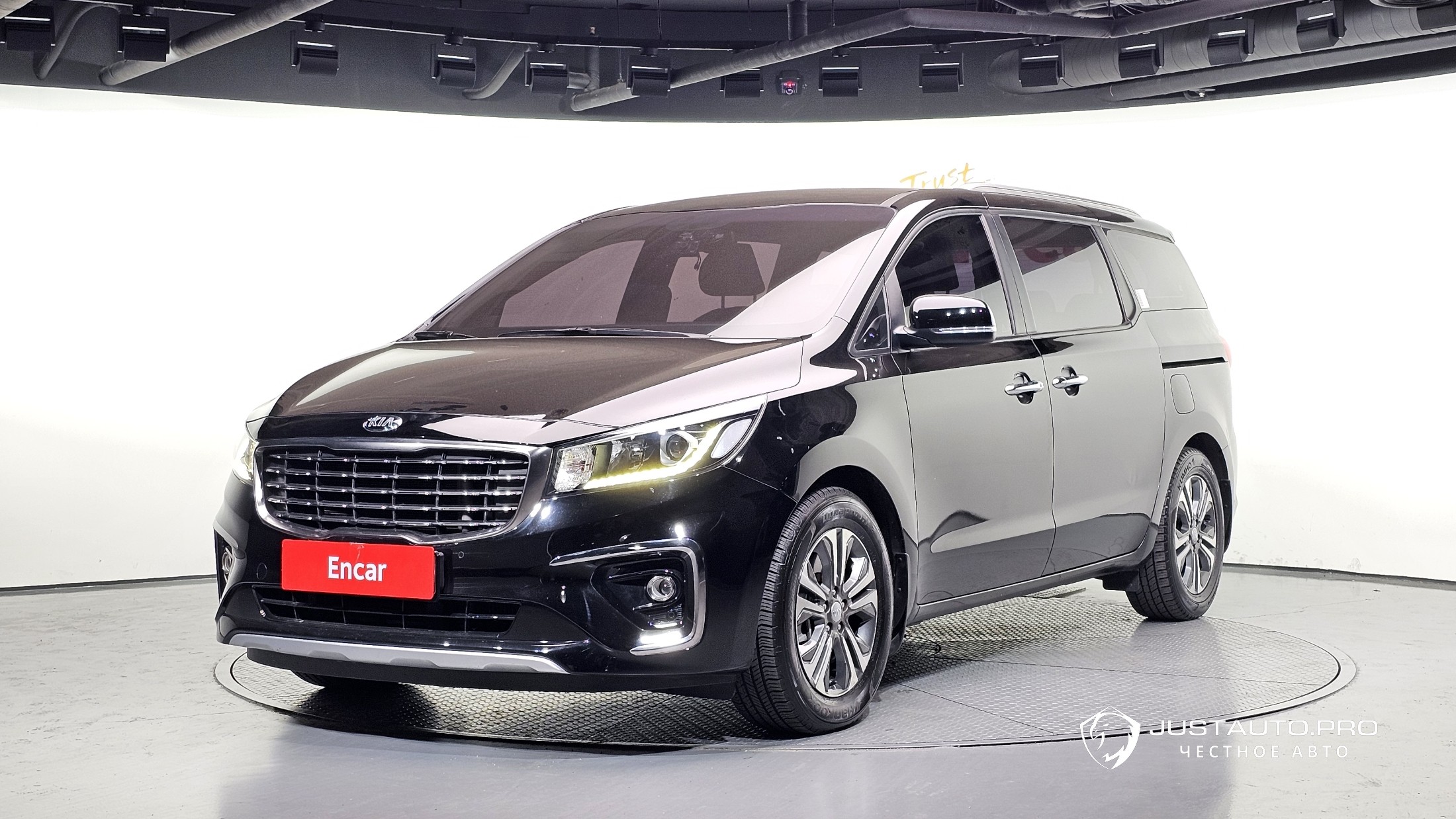 Автомобиль Kia Canival
