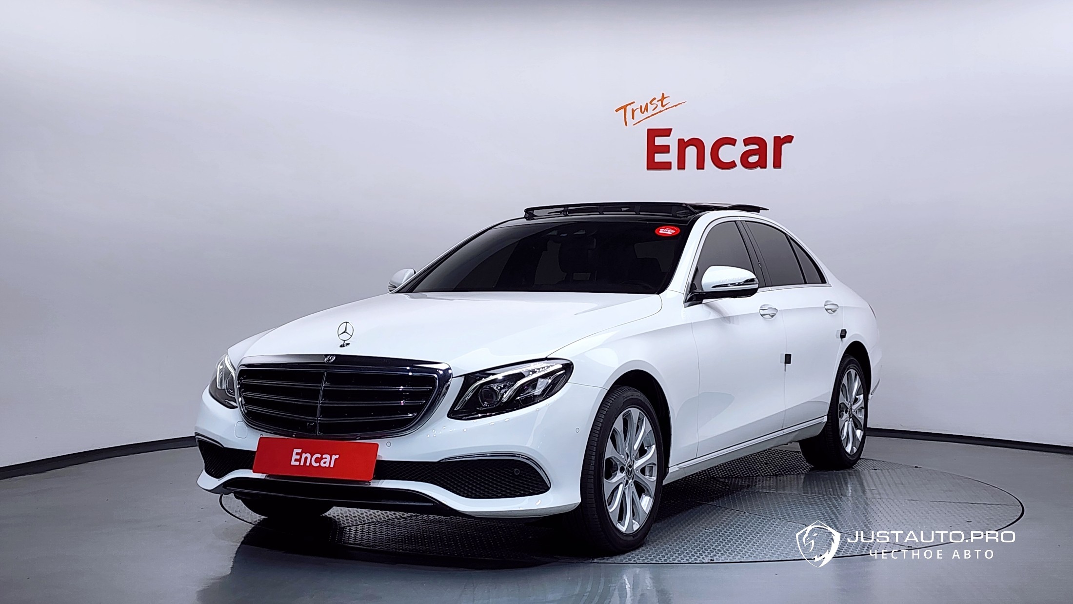 Автомобиль Mercedes-Benz E-Class